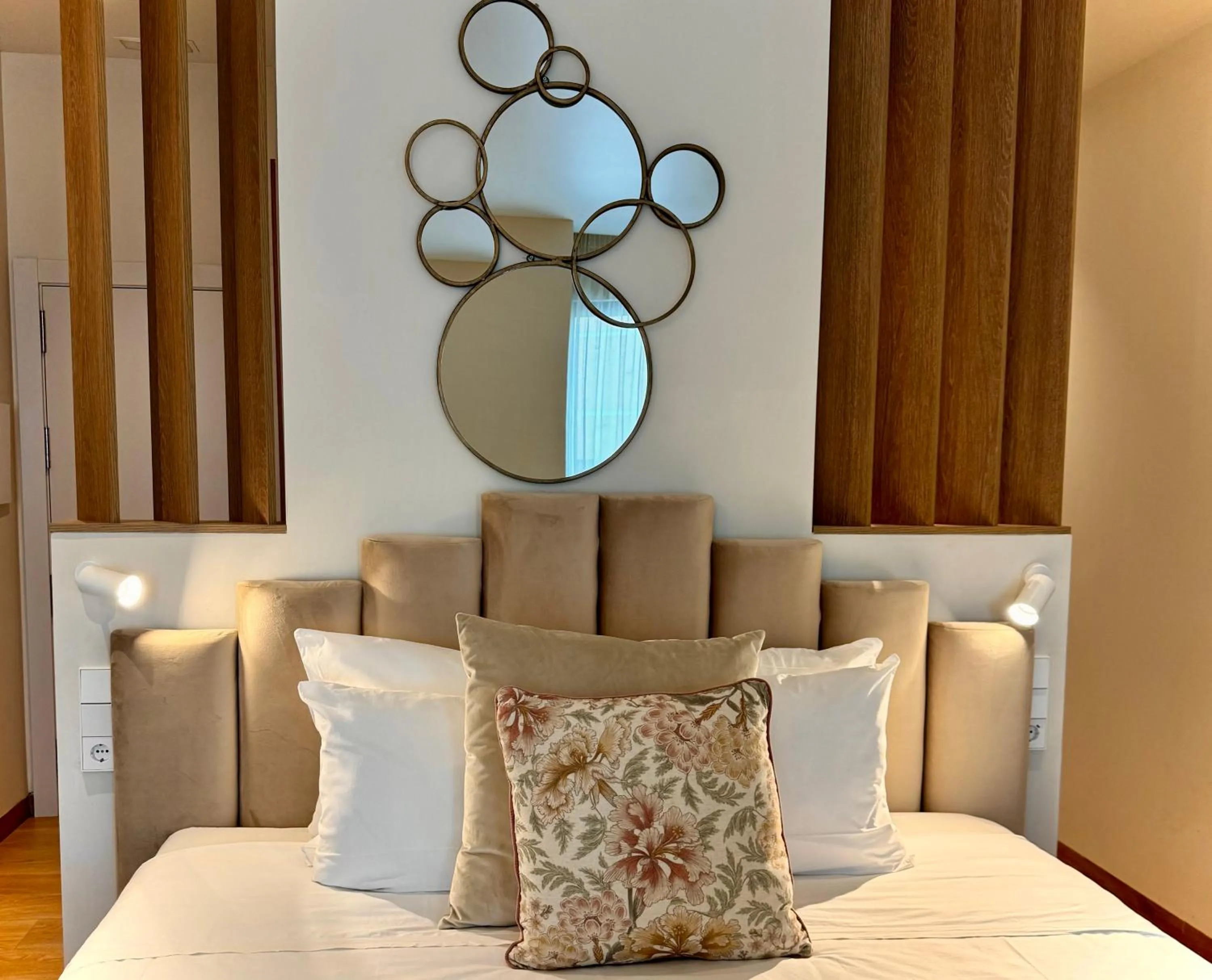 Bedroom, Bed in Comfy Studios Hotel