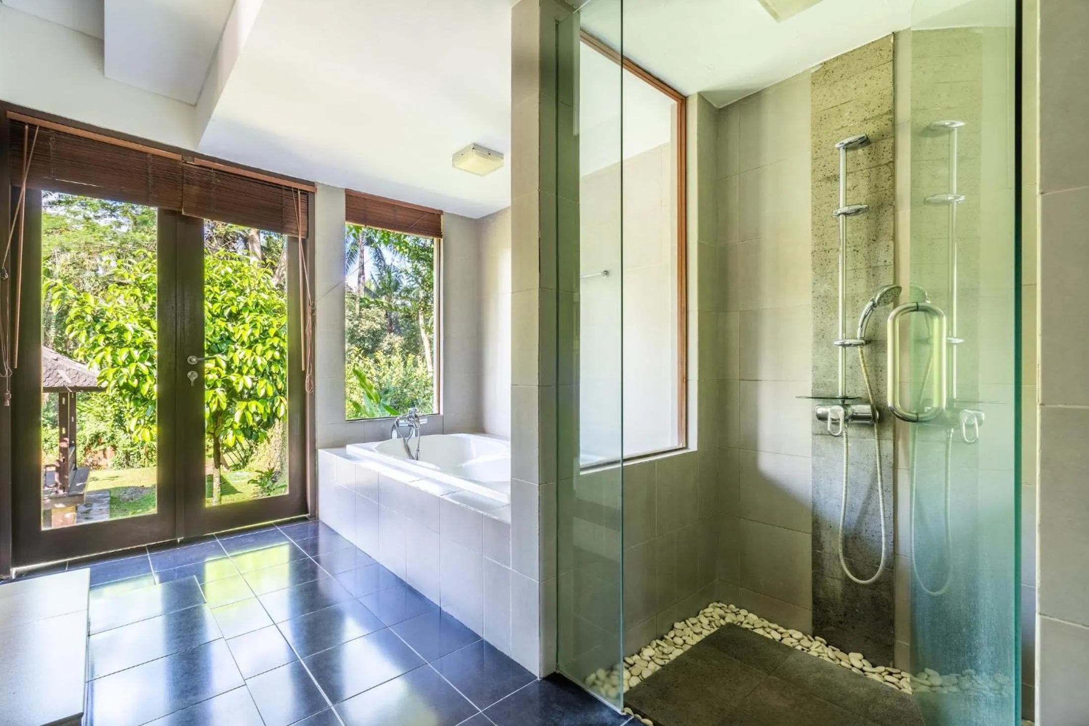 Shower in Tirta Tawar Villa Ubud - New Year's Offer