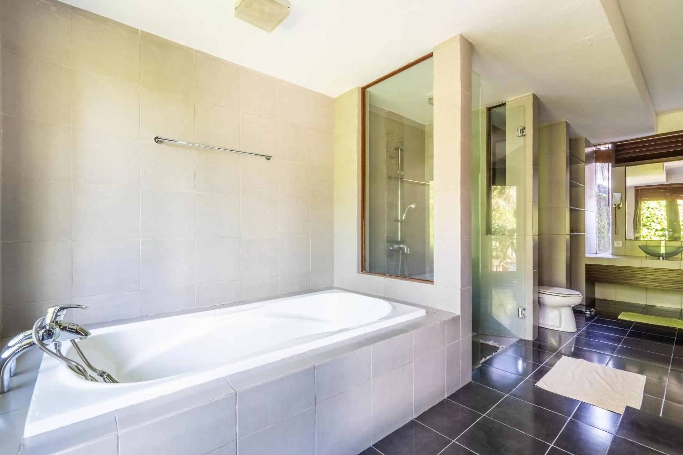 Shower in Tirta Tawar Villa Ubud - New Year's Offer
