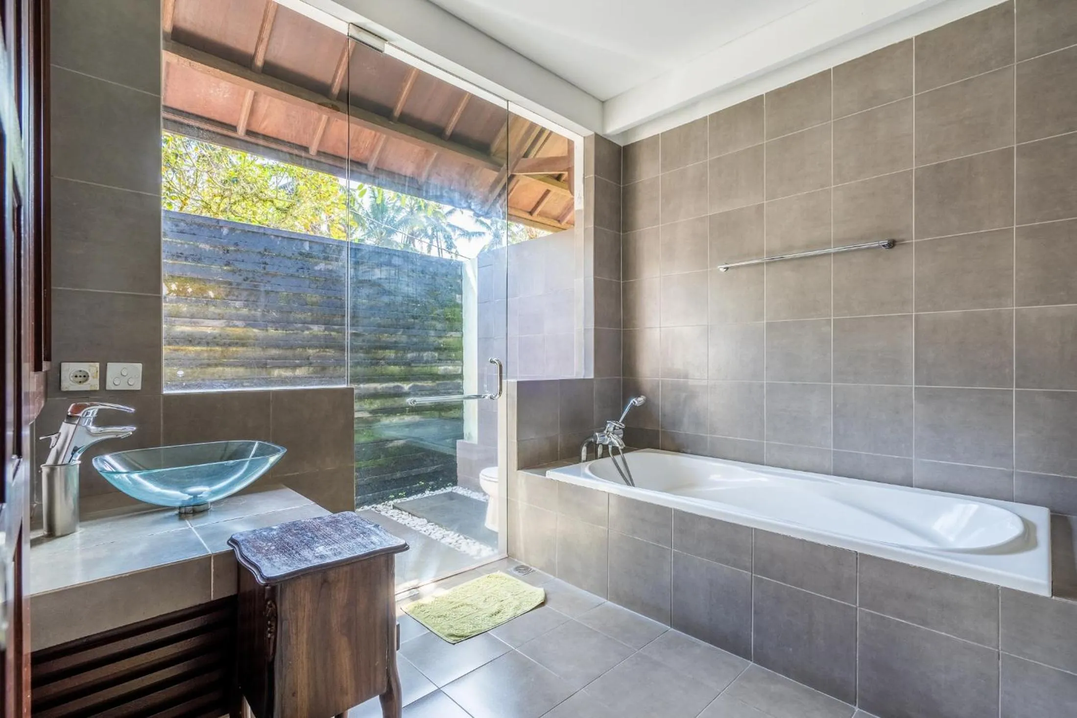 Shower in Tirta Tawar Villa Ubud - New Year's Offer