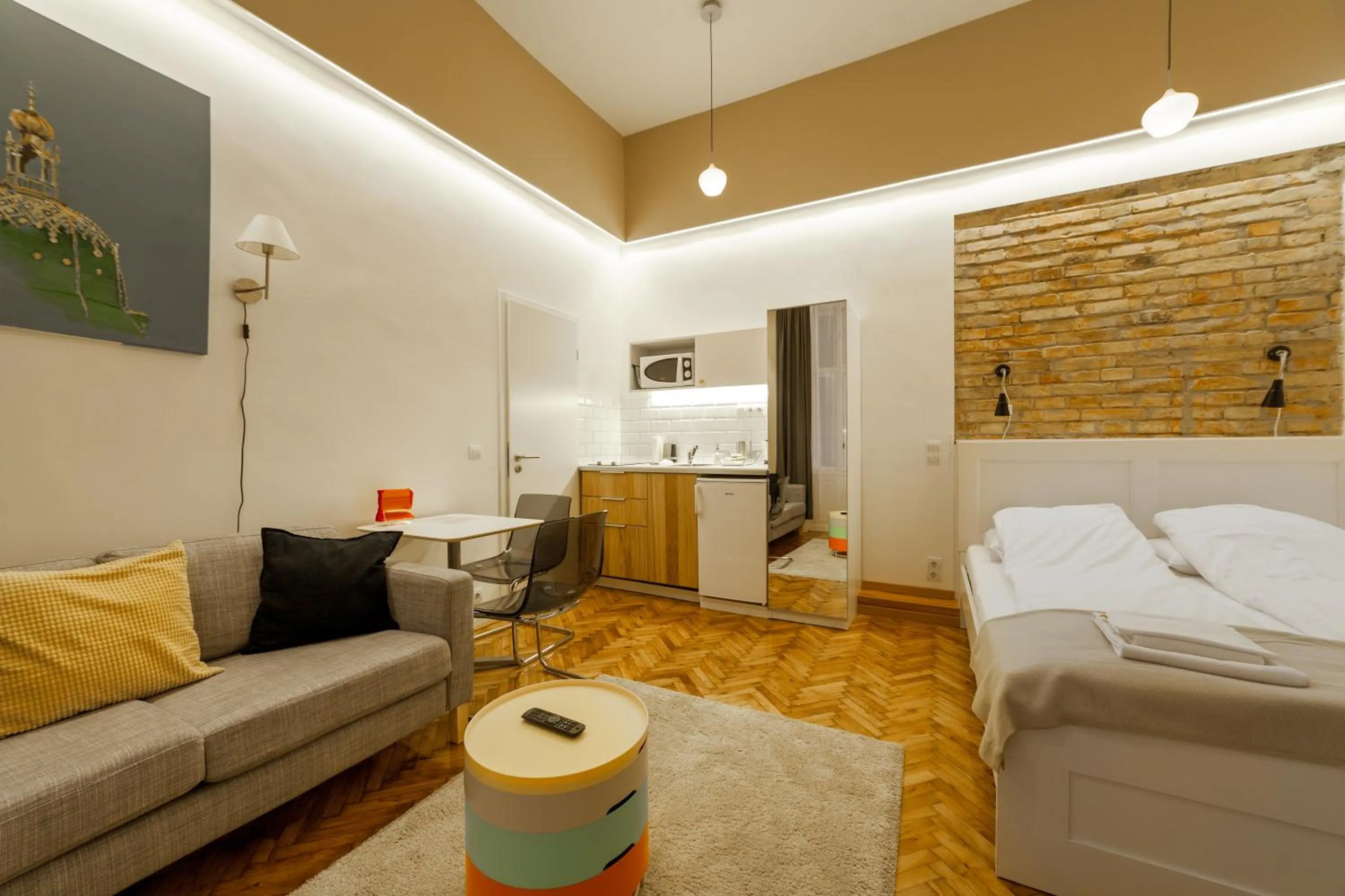 Night, Bed in Tatra 4 Studios