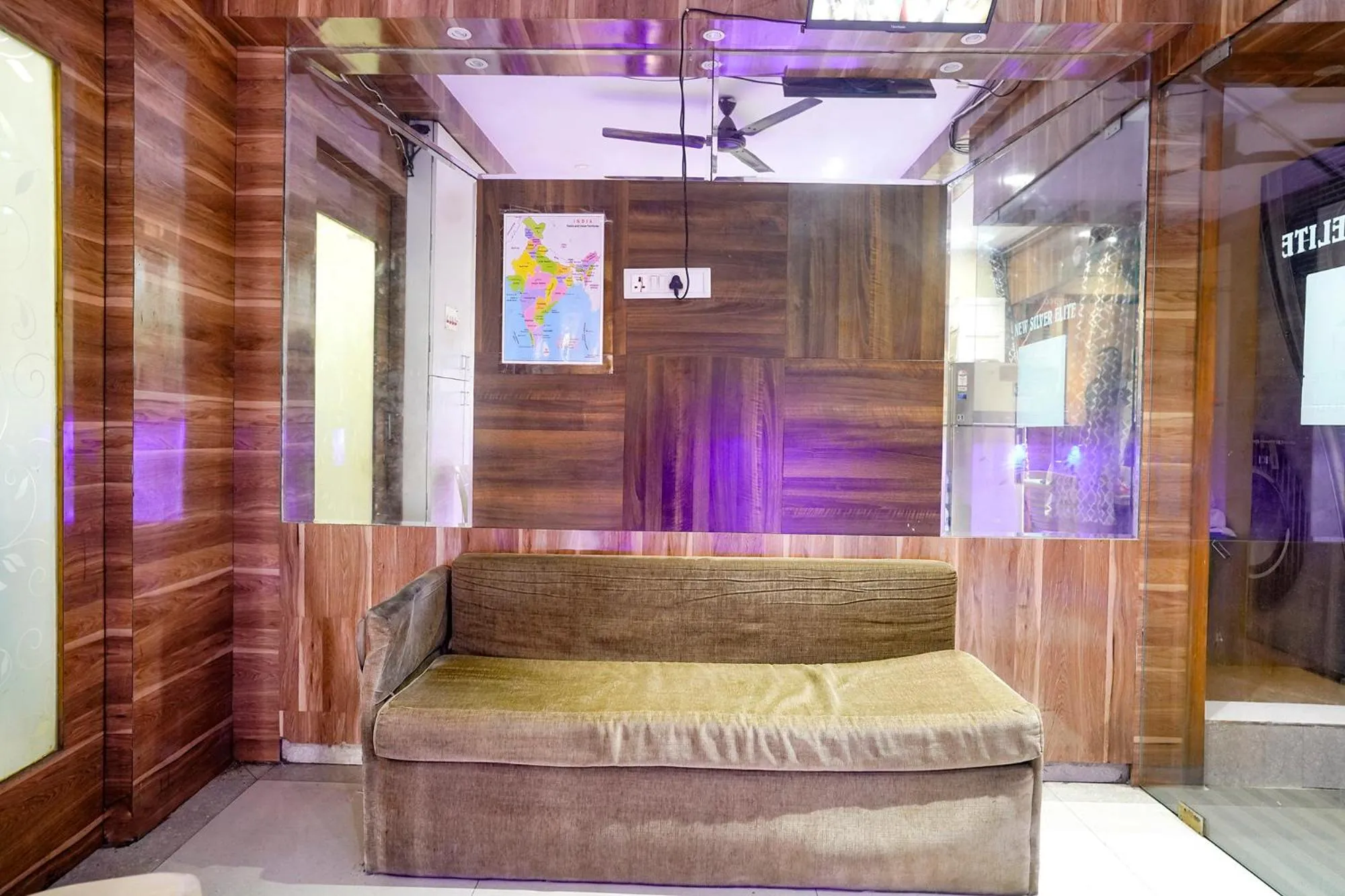 Seating area in Via New Silver Elite