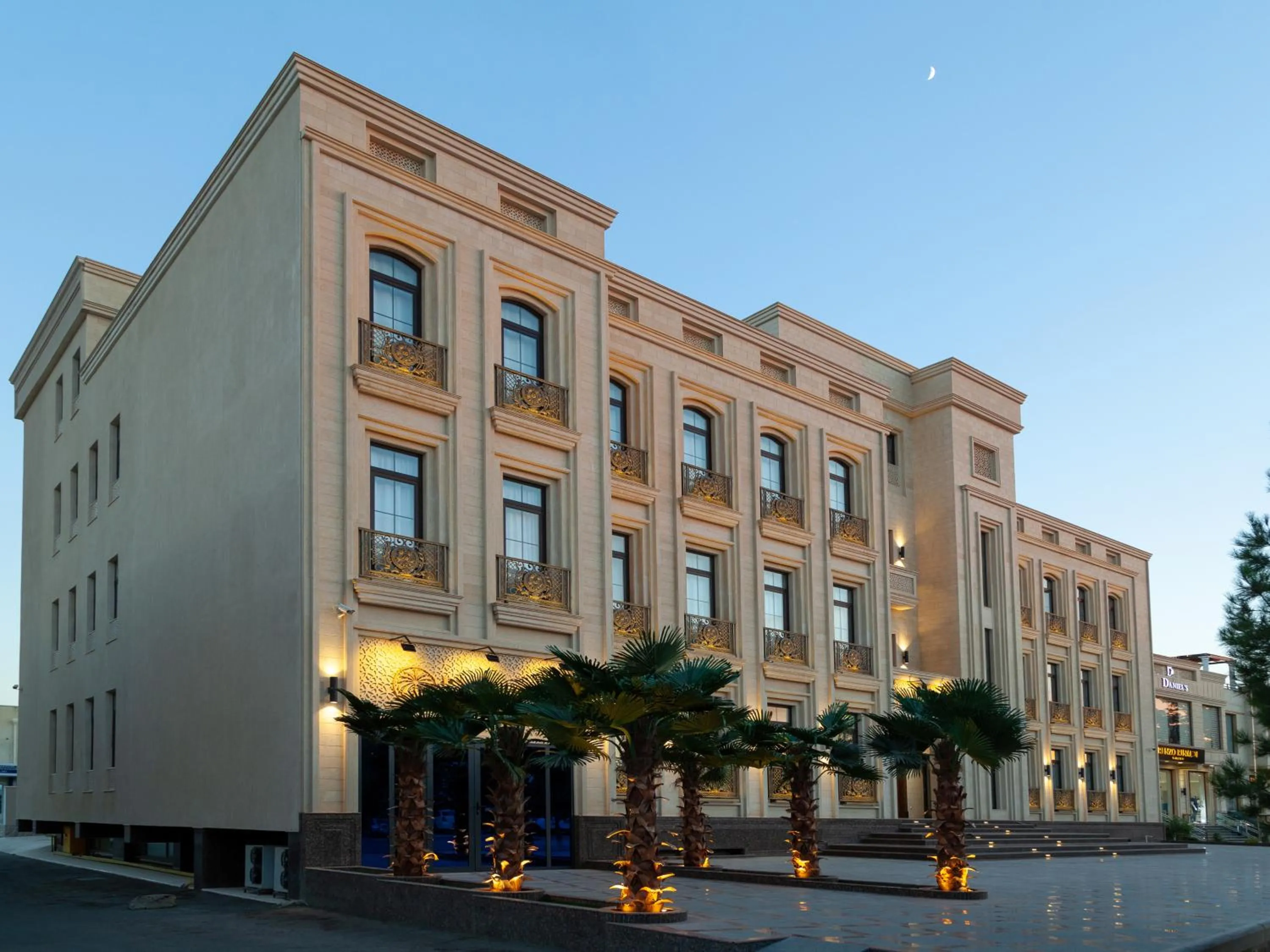 Paradise Plaza Luxury Hotel