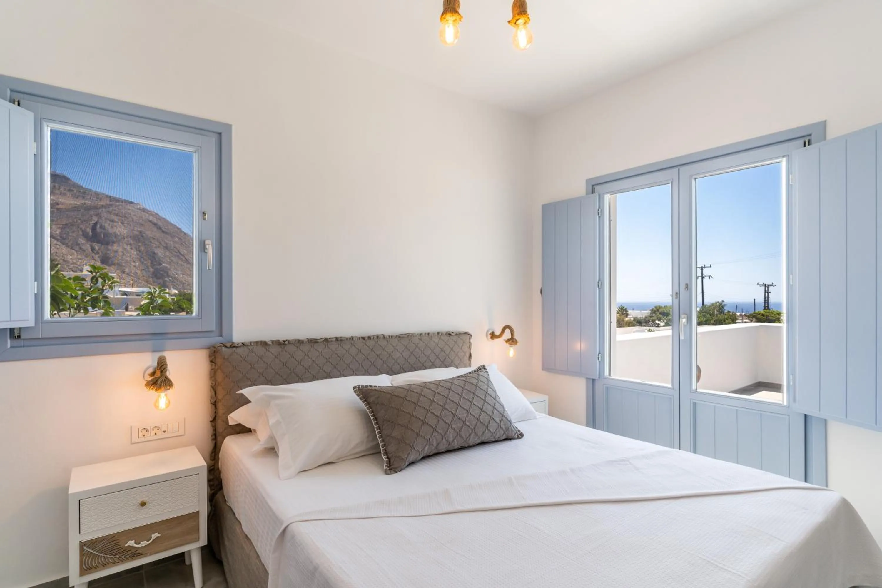 Photo of the whole room, Bed in SantoRossa Luxury Villas