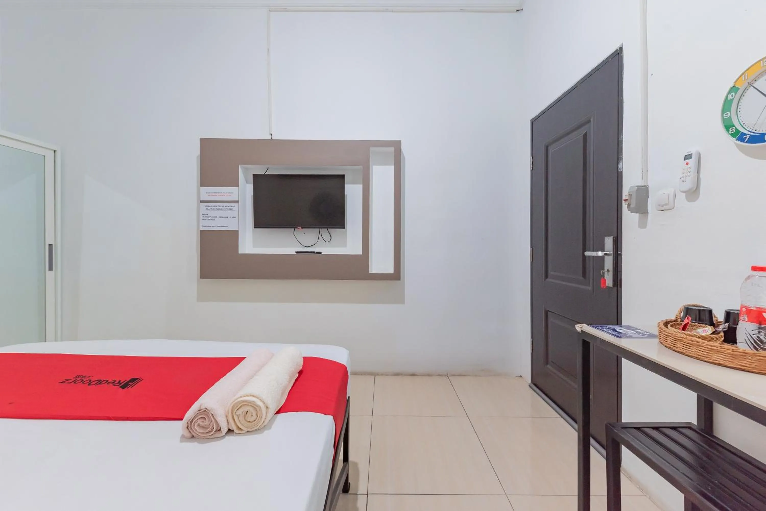 Bed in RedDoorz at Jalan Otista Karawang
