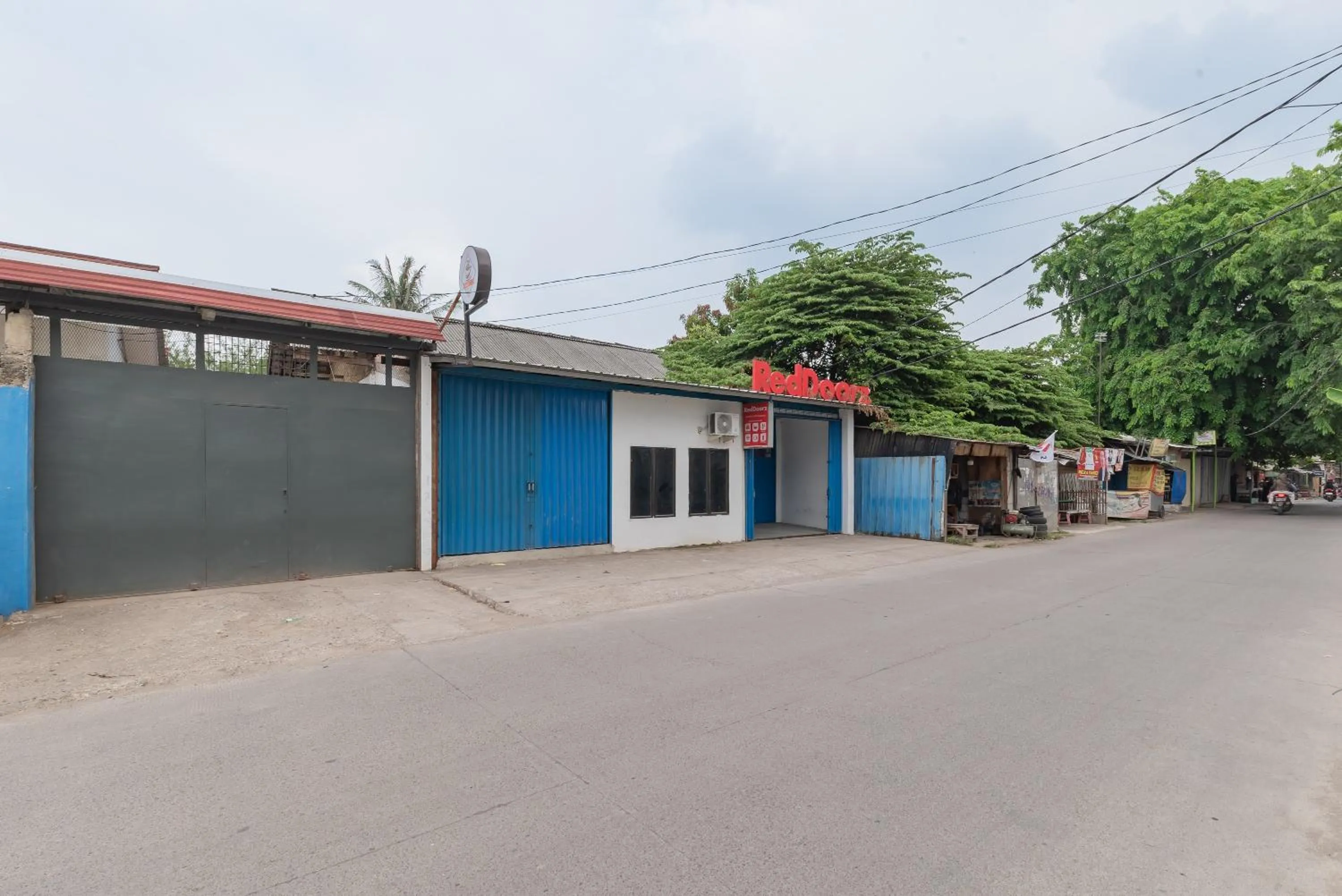 Property building in RedDoorz at Jalan Otista Karawang