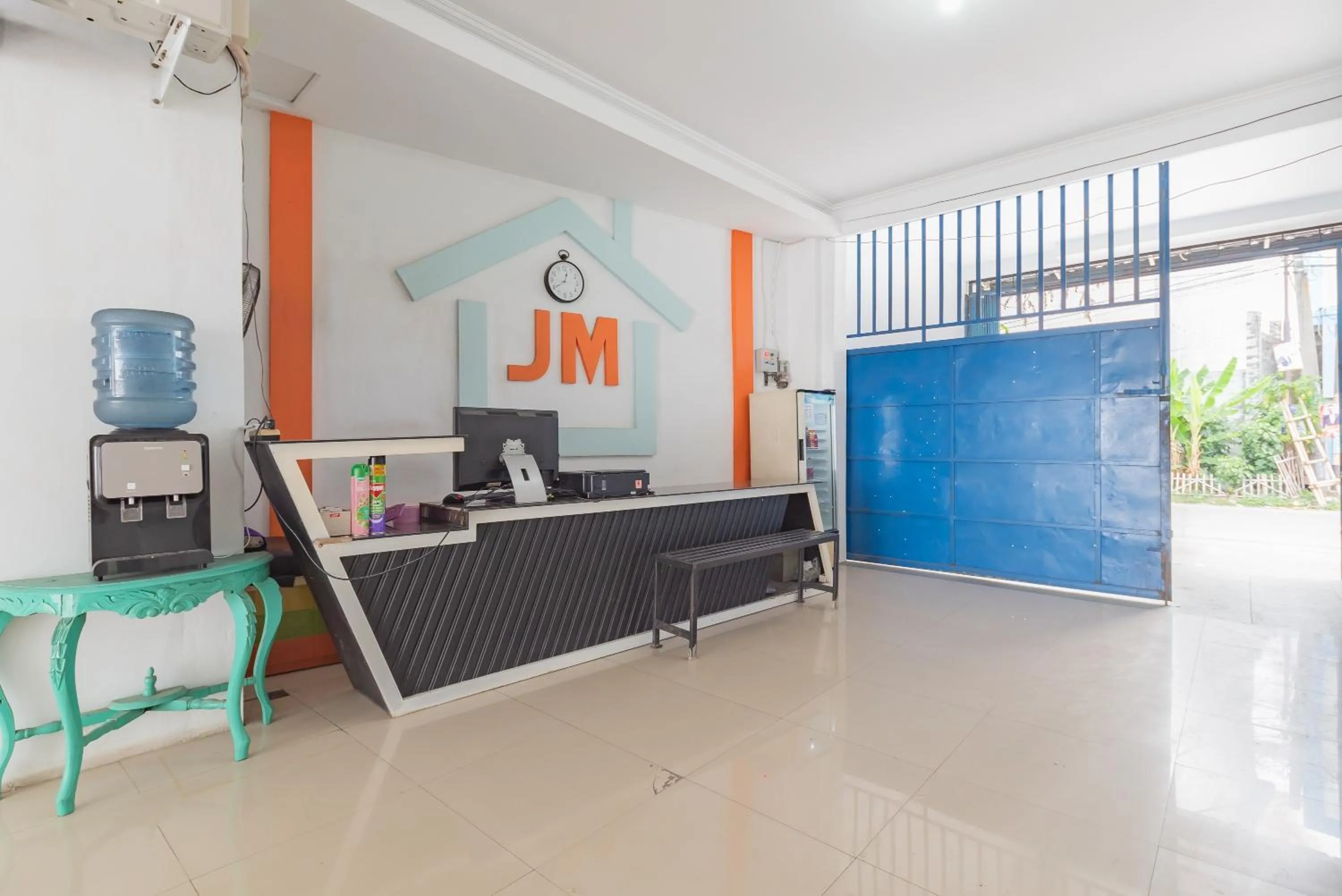 Lobby or reception in RedDoorz at Jalan Otista Karawang