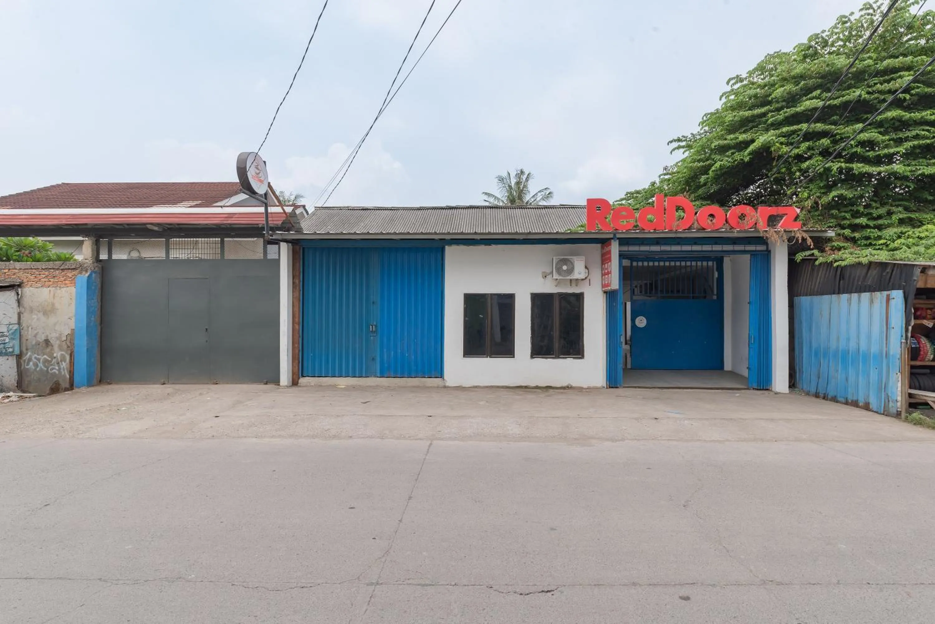 Property building in RedDoorz at Jalan Otista Karawang