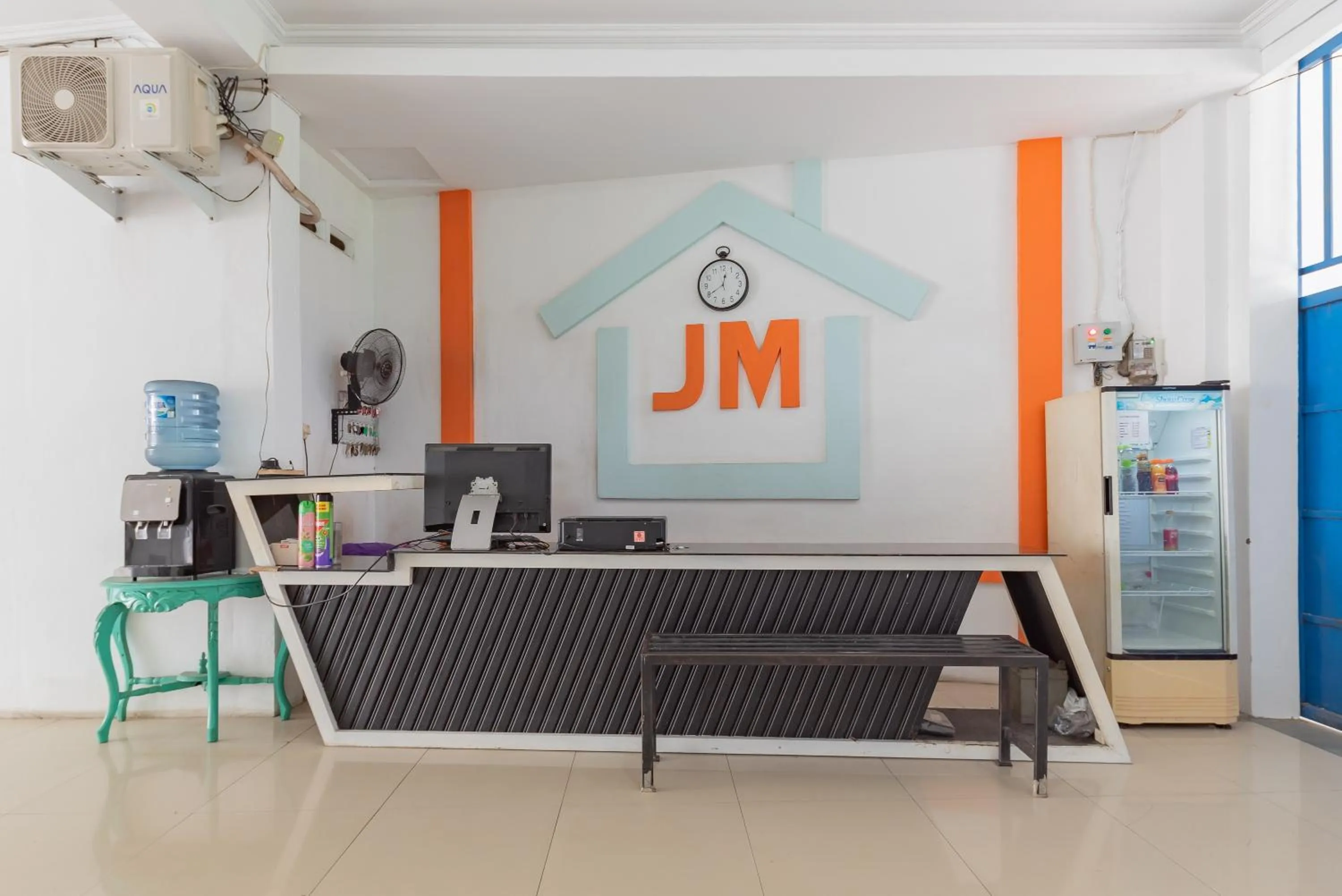 Lobby or reception in RedDoorz at Jalan Otista Karawang