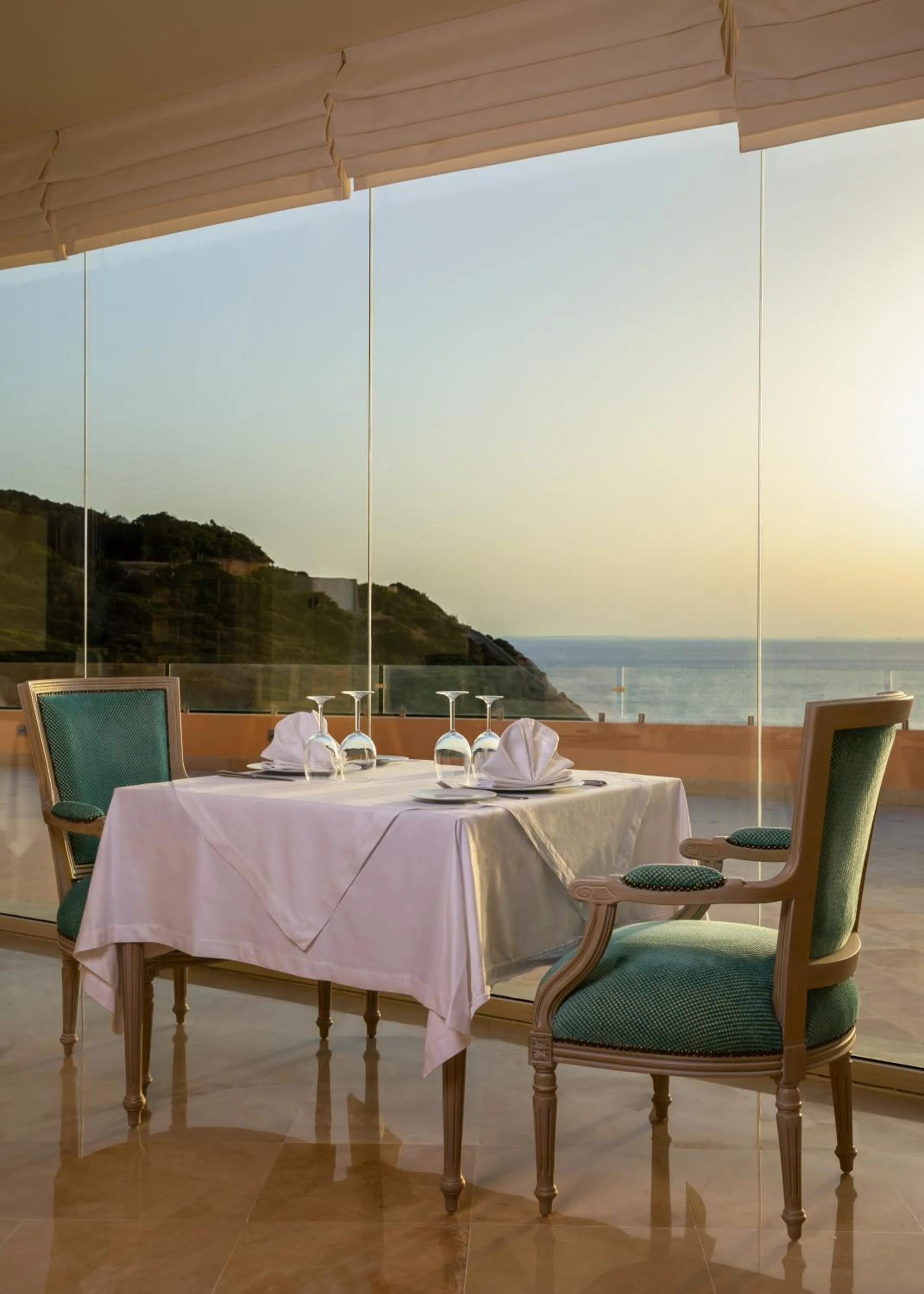 Restaurant/places to eat in Royal Tulip Korbous Bay Thalasso & Springs