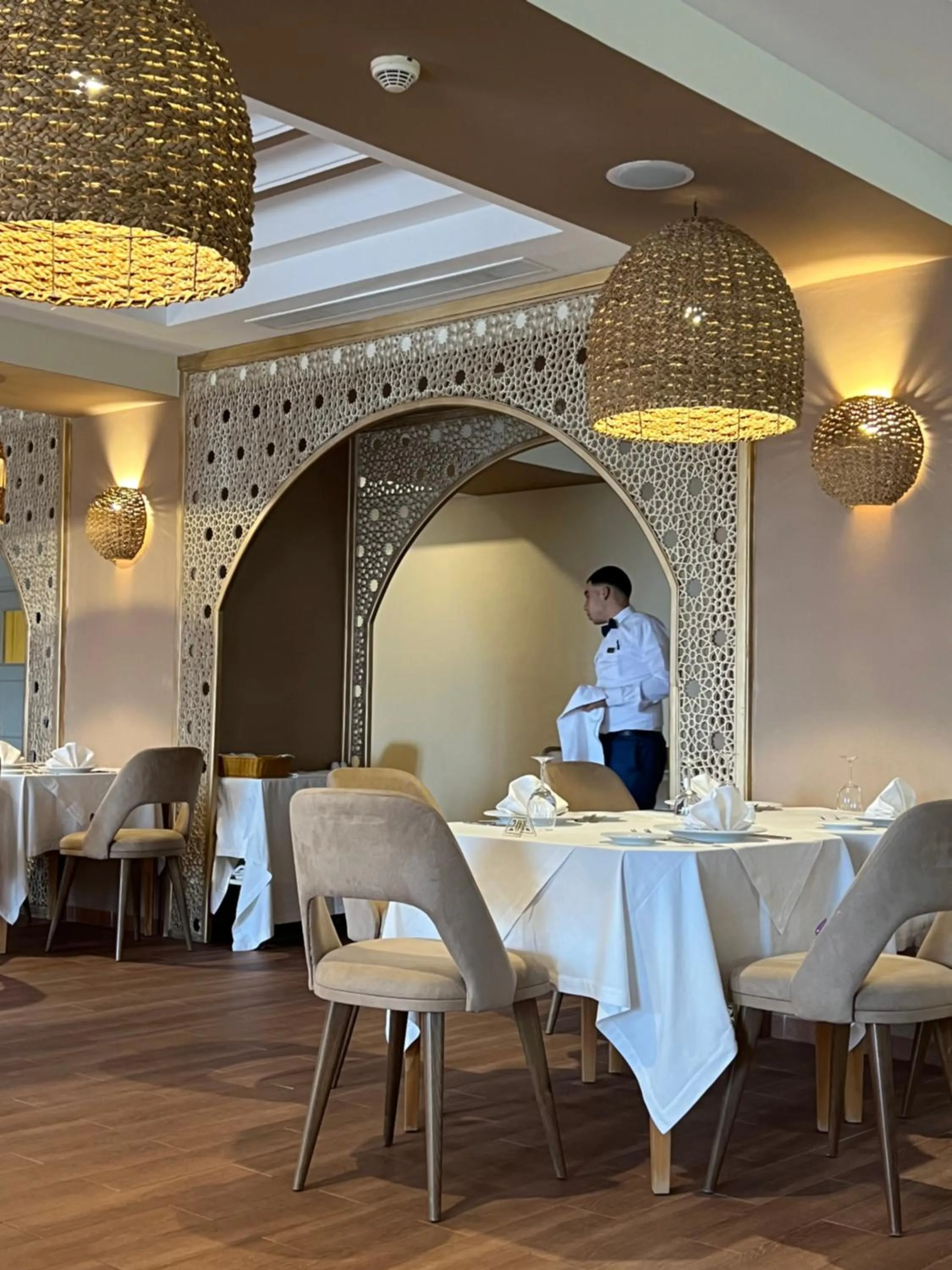 Restaurant/places to eat in Royal Tulip Korbous Bay Thalasso & Springs