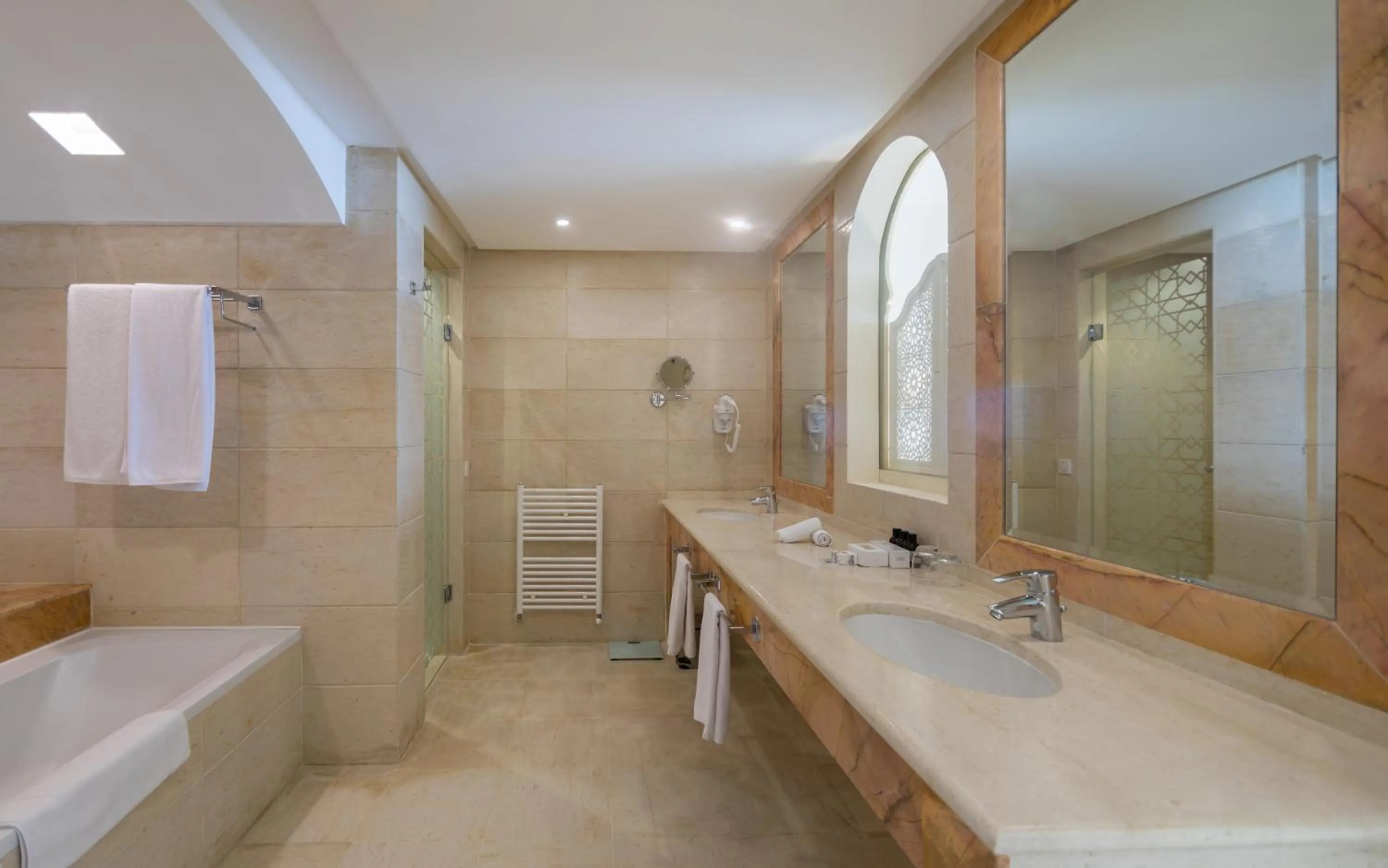 Bathroom in Royal Tulip Korbous Bay Thalasso & Springs