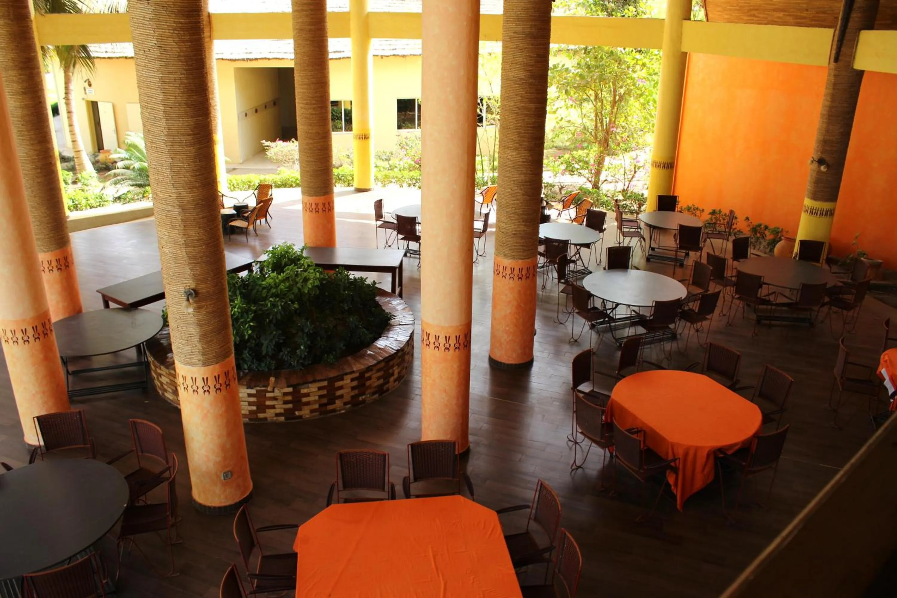 Restaurant/places to eat in Royal Saly