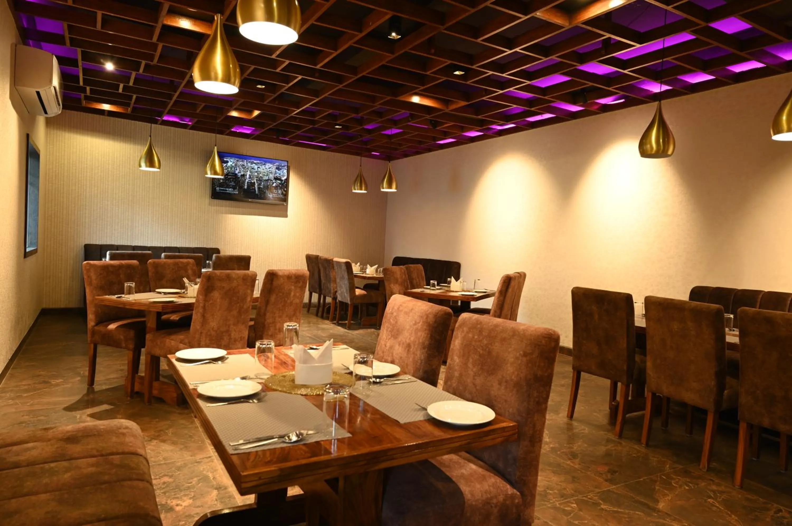 Restaurant/places to eat in Sonnesta Grand