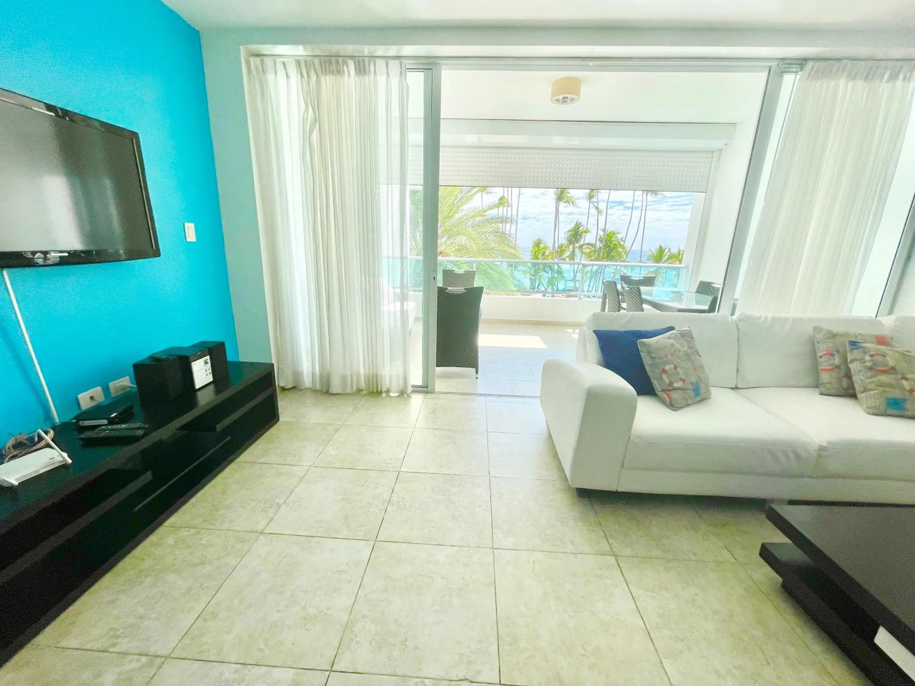 TV and multimedia in Marbella 2bedroom Beachfront Apartment