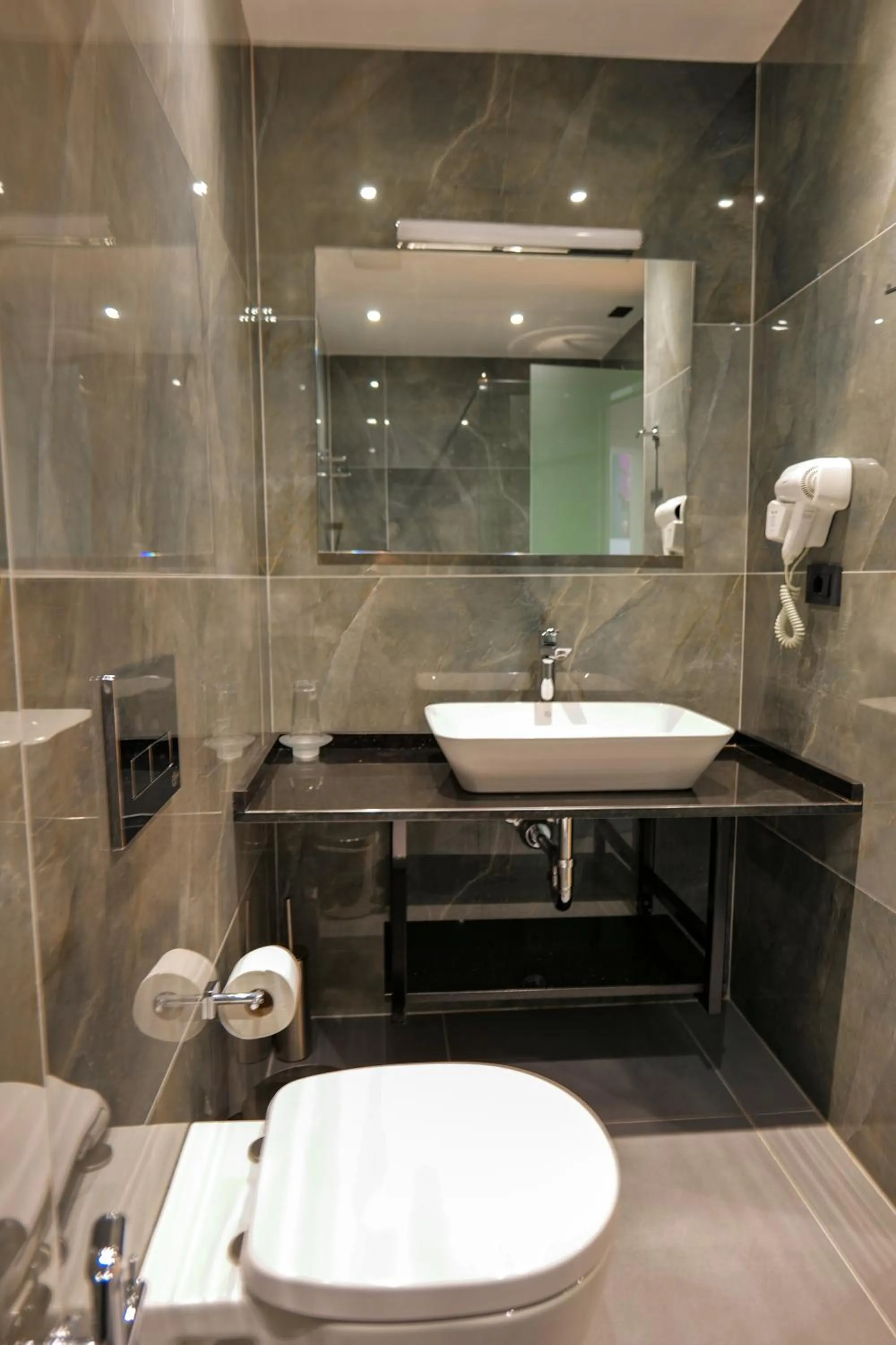 Bathroom in Hotel Nertili