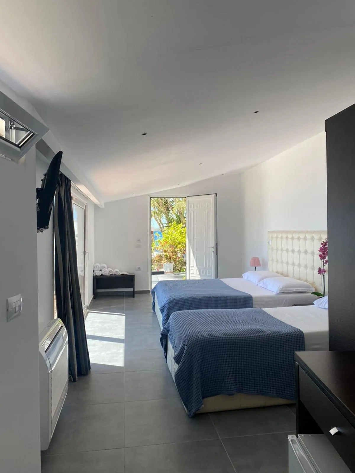 Photo of the whole room, Bed in Hotel Nertili