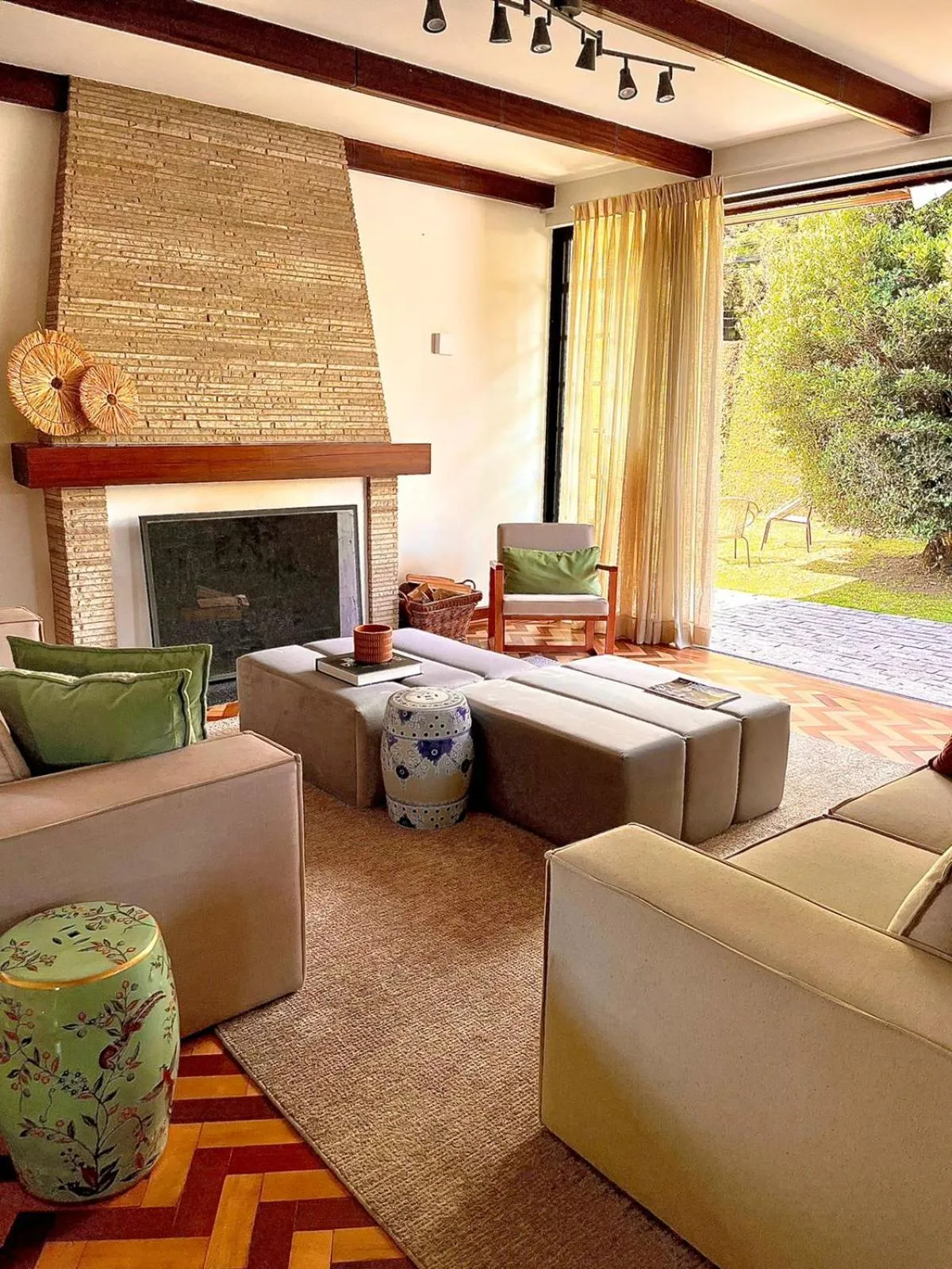 Living room in Casa Três Rios - Campos do Jordão