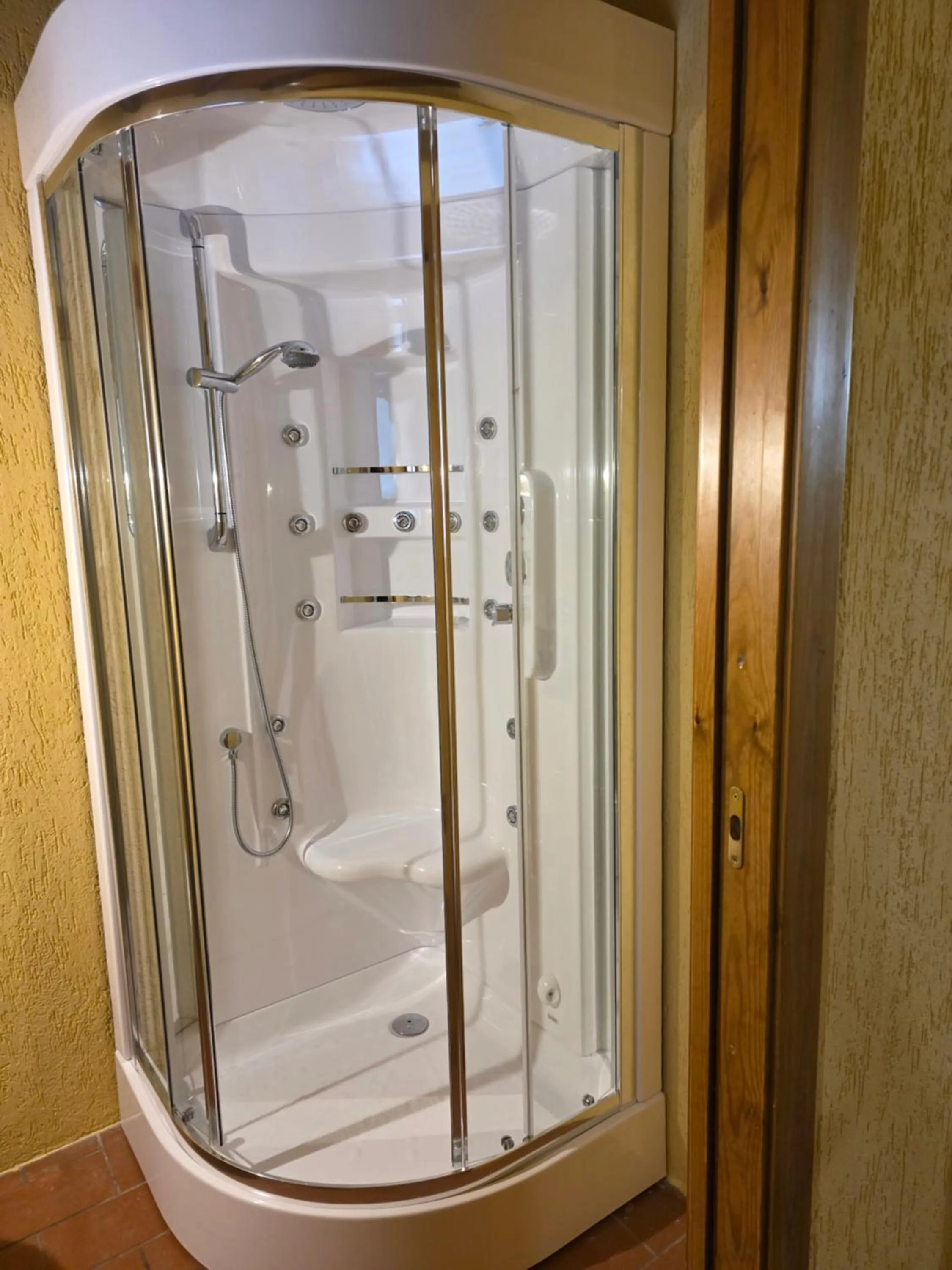 Shower in Lebbiano Residence