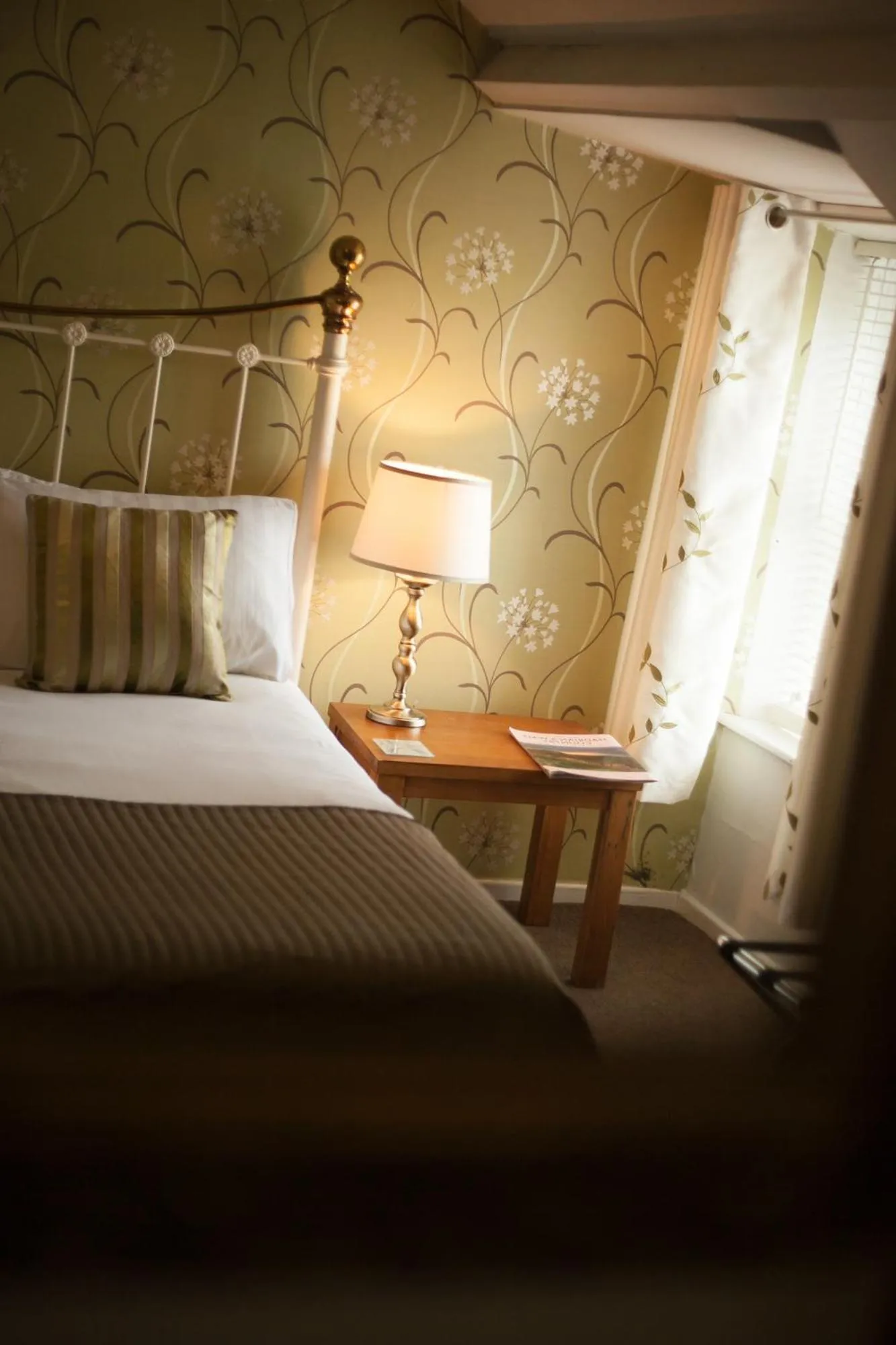 Bed in Hollybush Inn