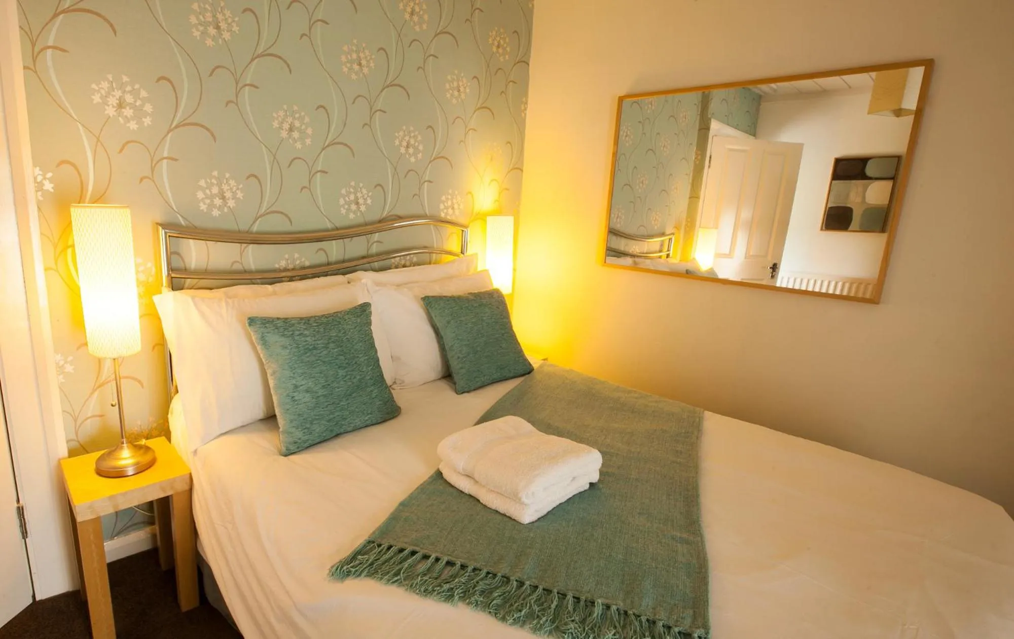 Bed in Hollybush Inn