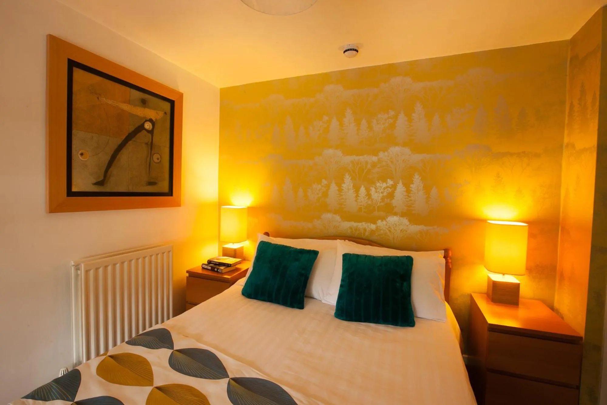 Photo of the whole room, Bed in Hollybush Inn