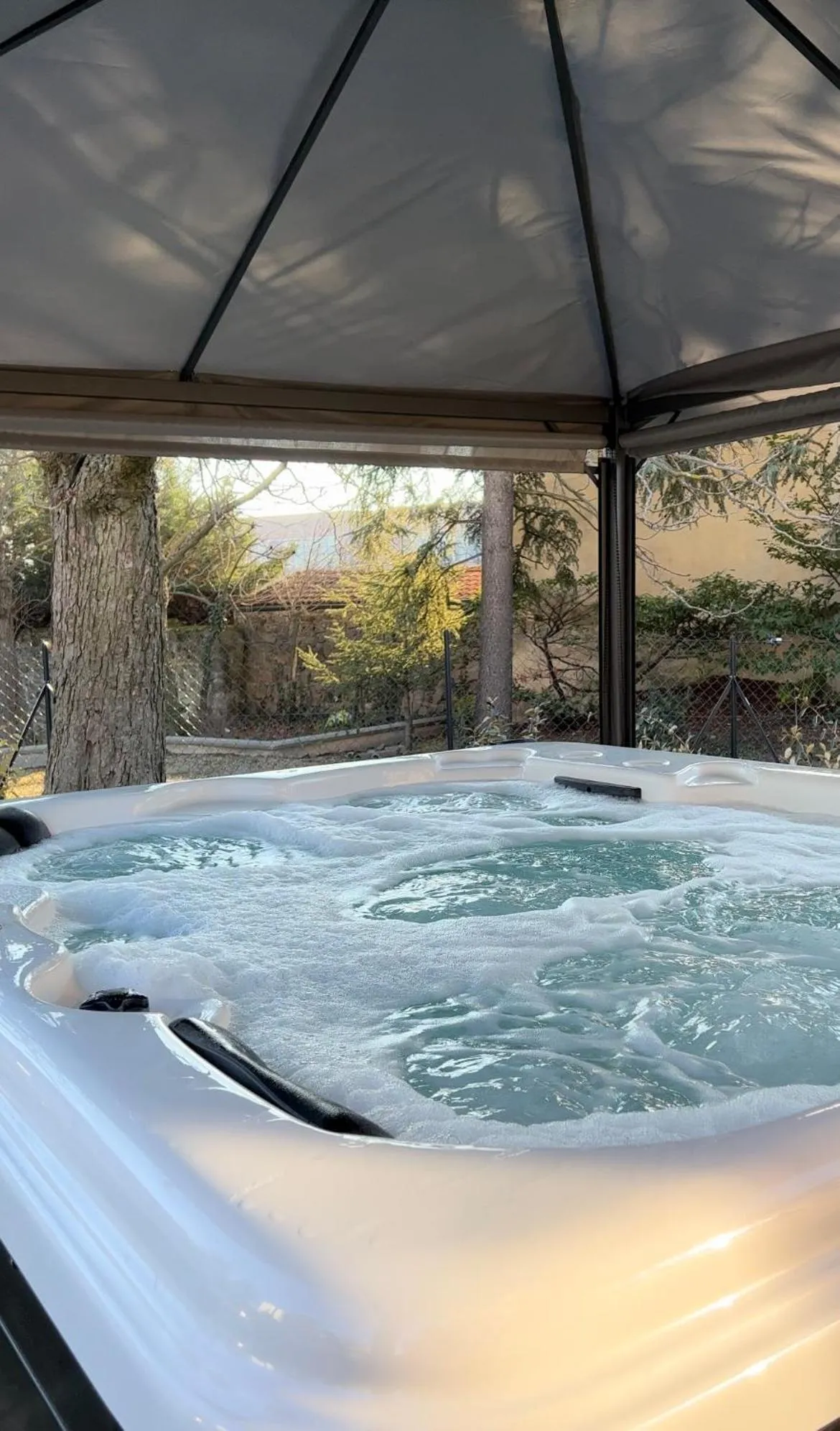 Day, Swimming Pool in O'Cottage double jardin