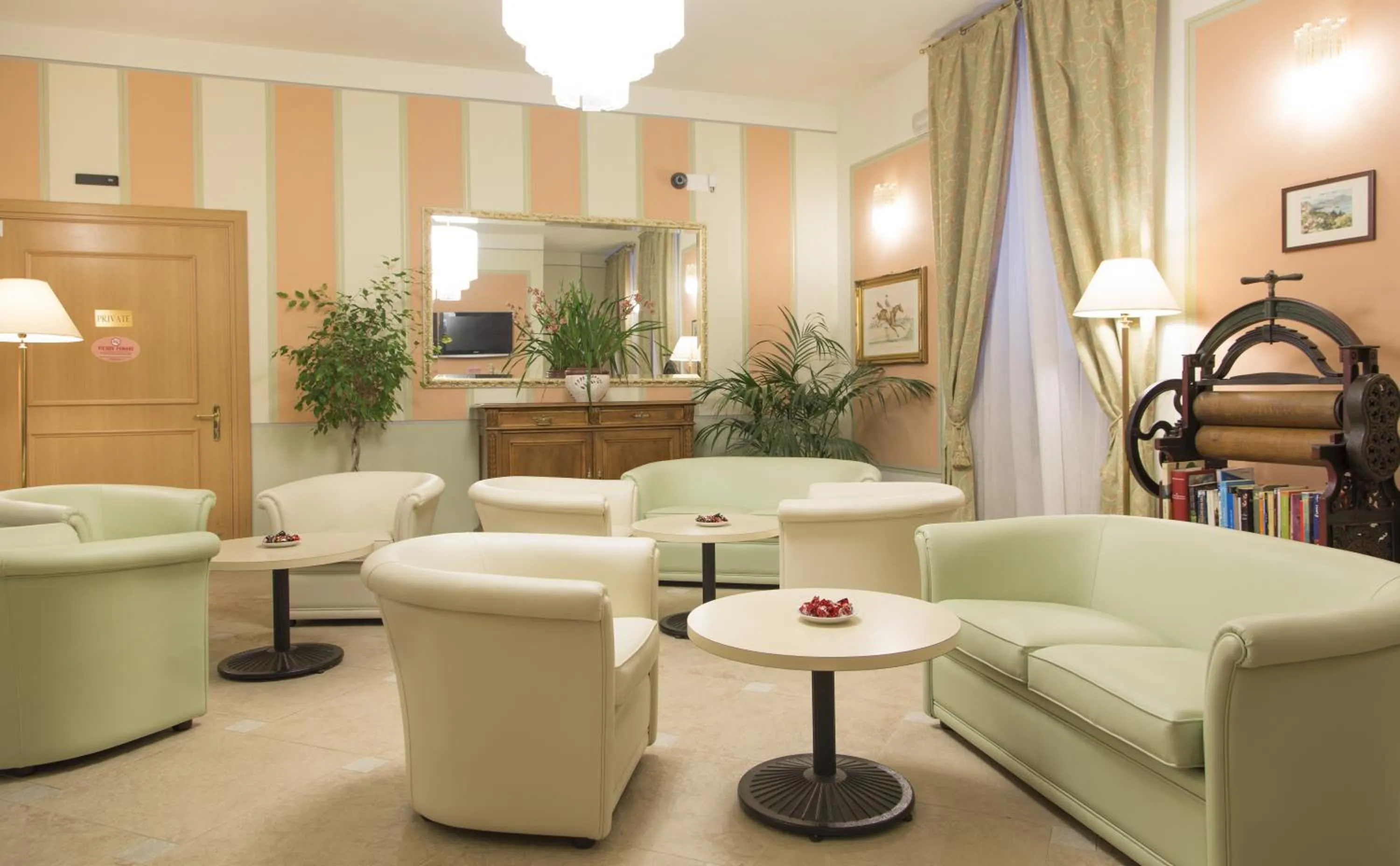 Communal lounge/ TV room in LVG Hotel Collection - Belvedere San Gottardo