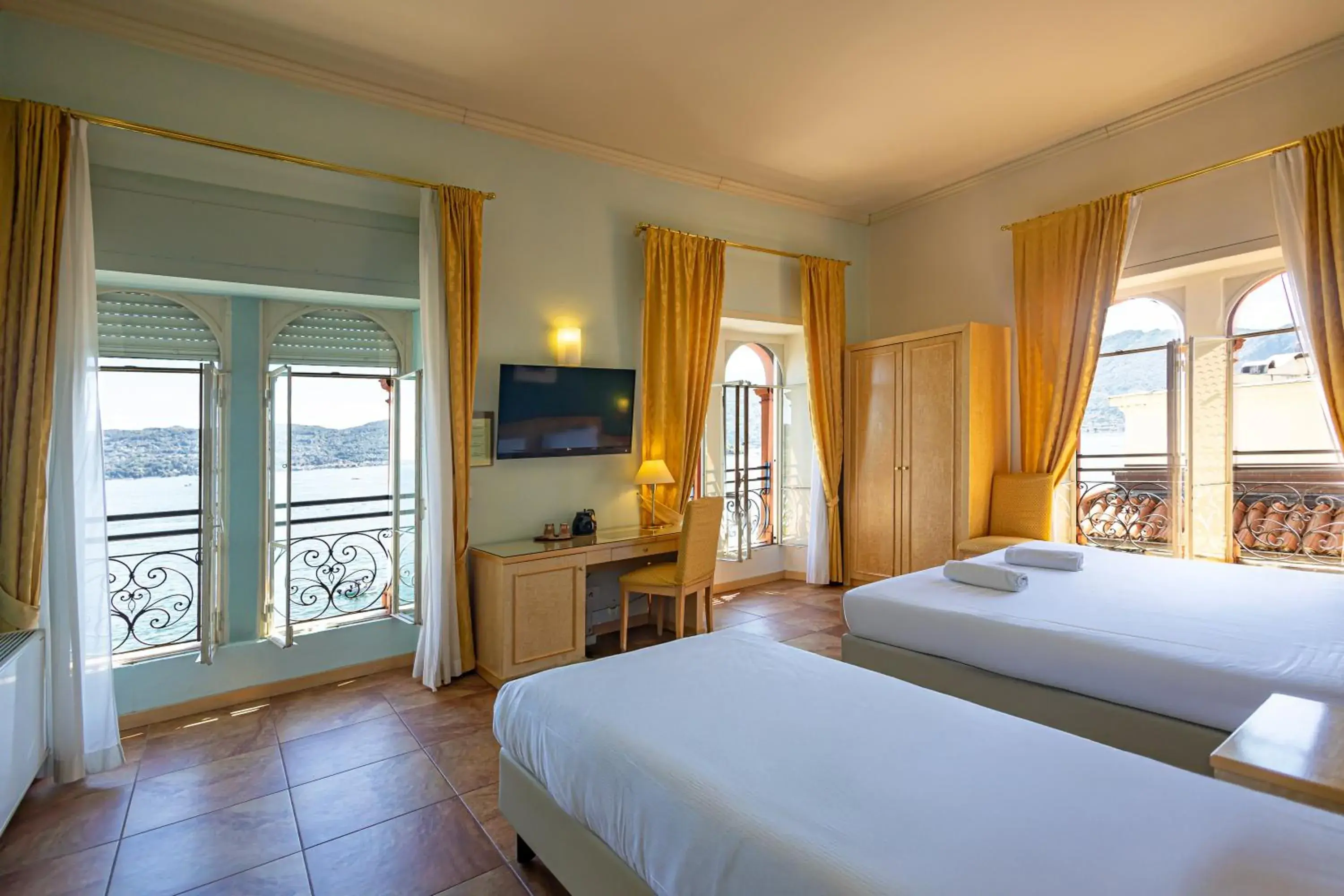 Deluxe Triple Room with Lake View in LVG Hotel Collection - Belvedere San Gottardo Deluxe Triple Room with Lake View in LVG Hotel Collection - Belvedere San Gottardo