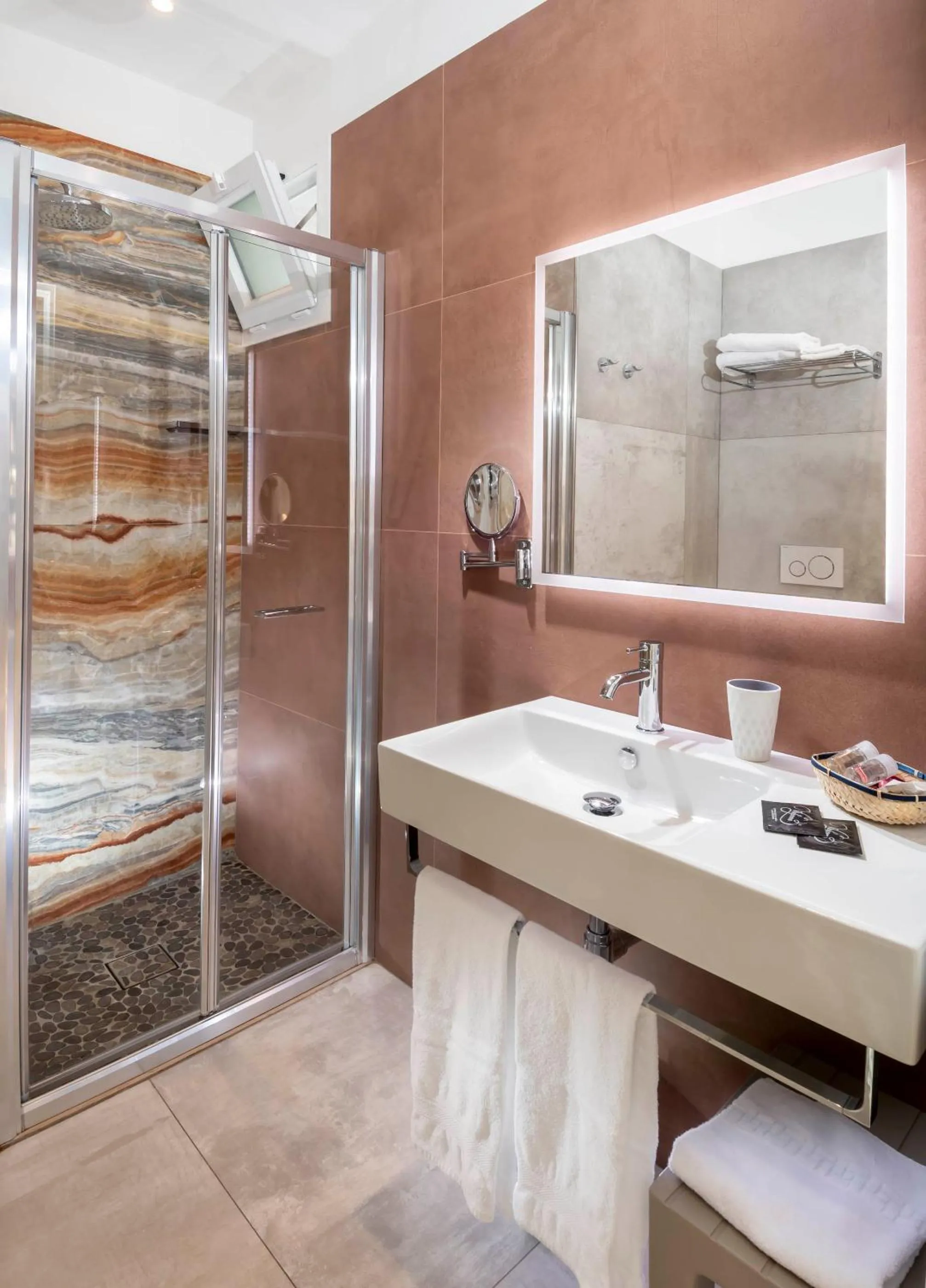 Bathroom in B&B Primrose Residence Hotel