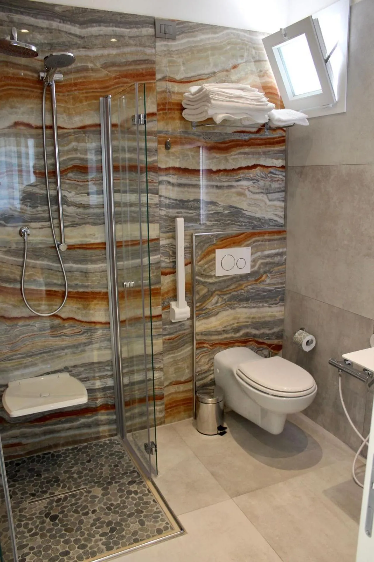 Bathroom in B&B Primrose Residence Hotel