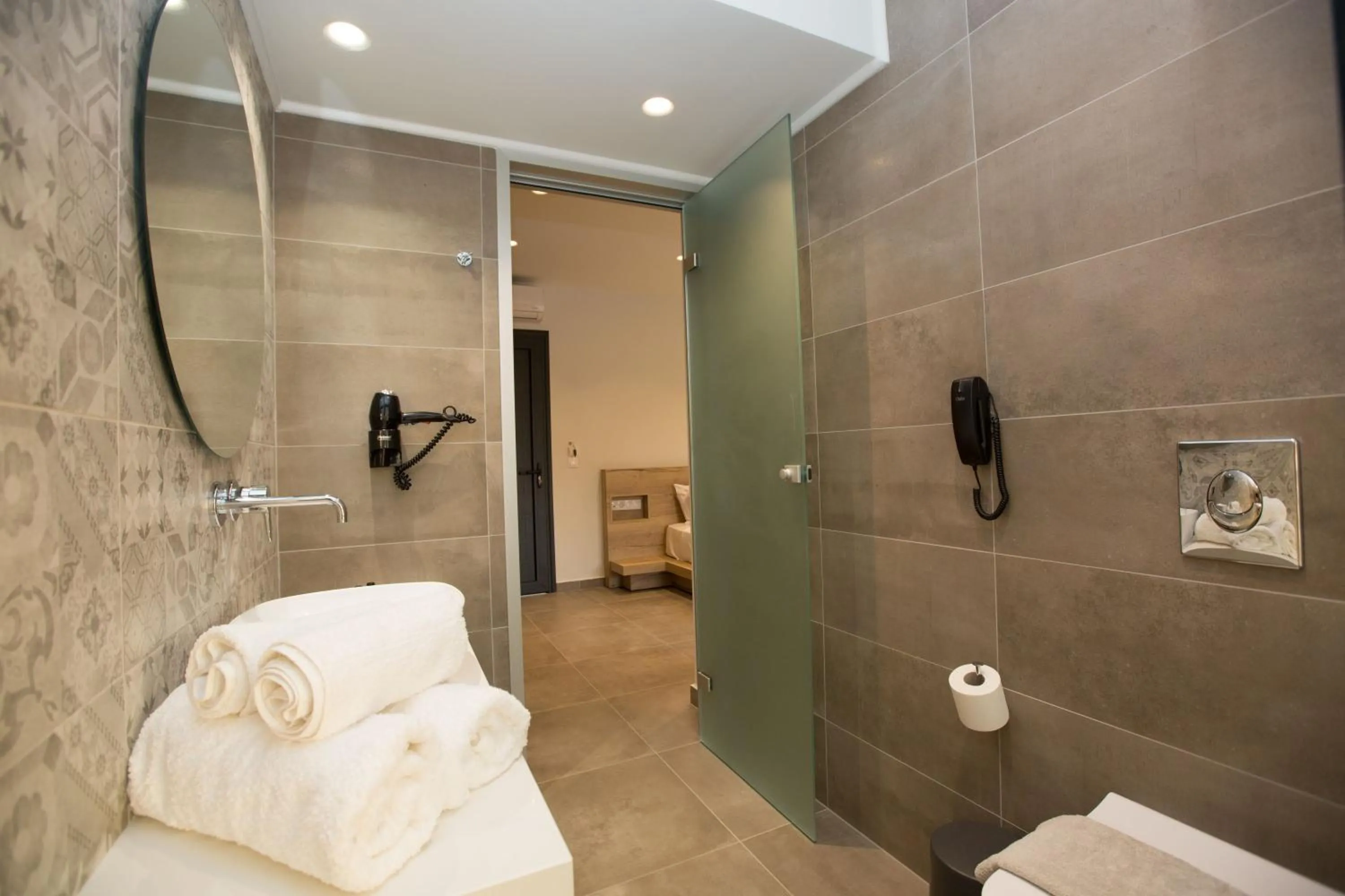 Toilet in DeLight Luxury Rooms