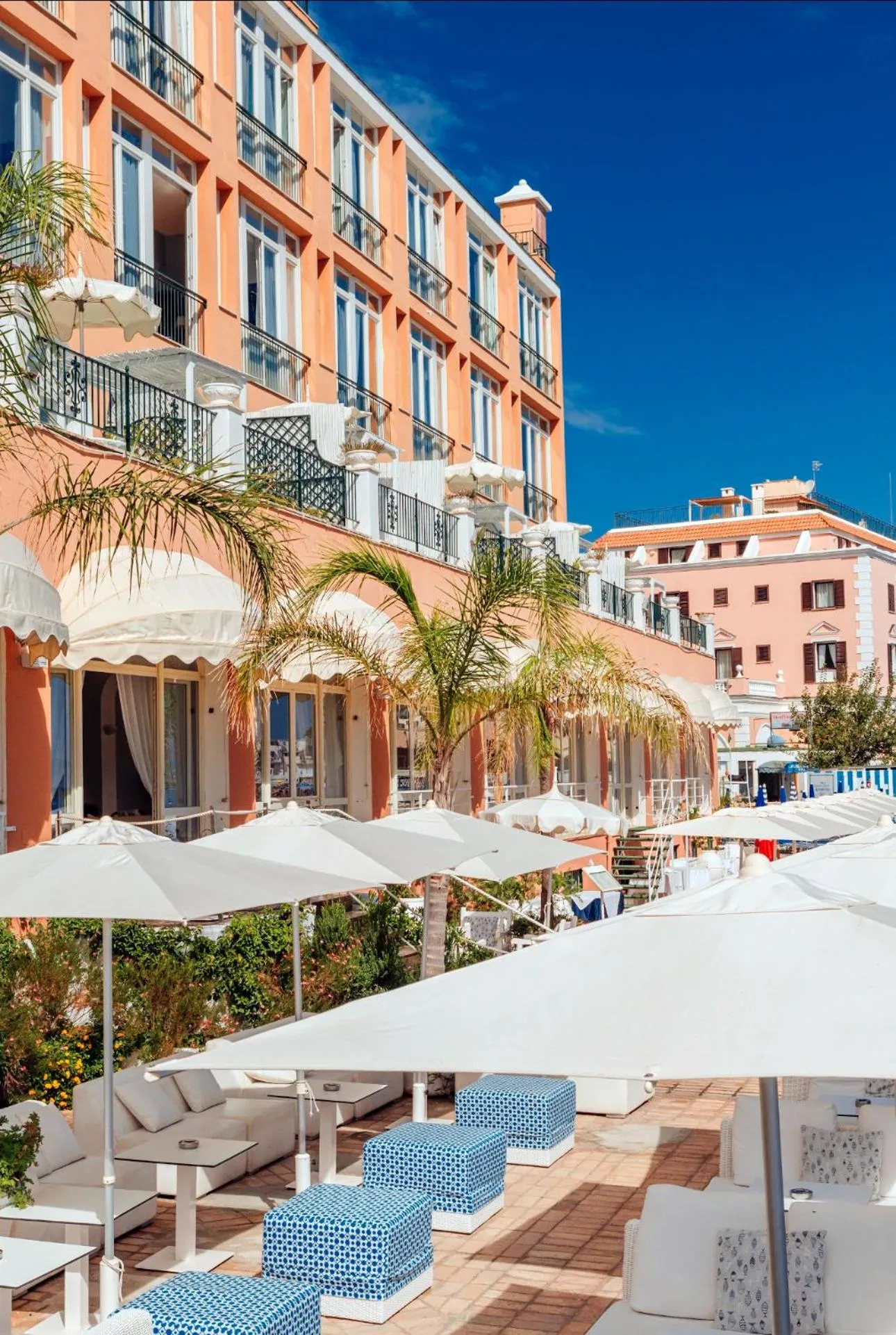 Property building in Miramare E Castello