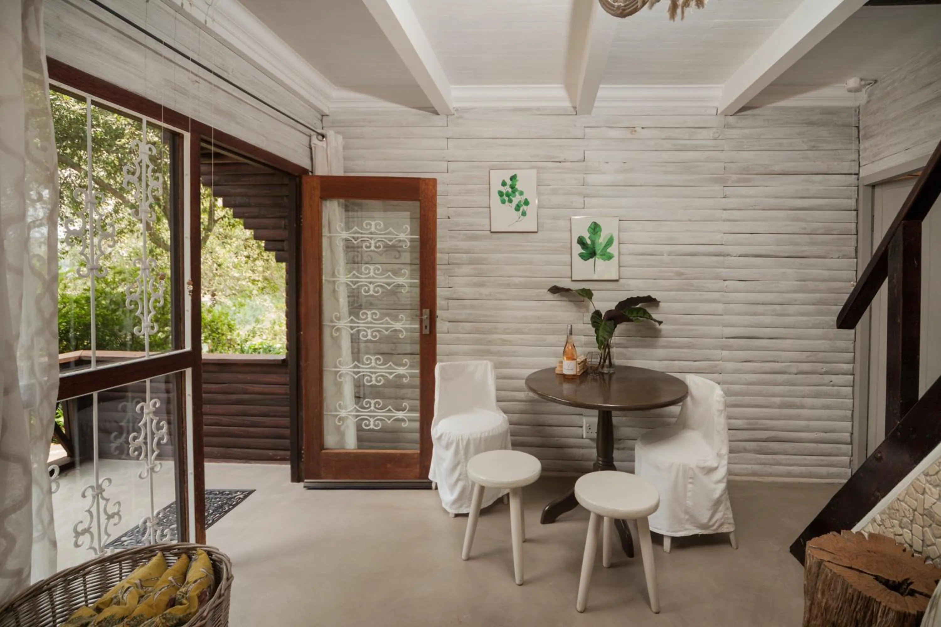 Dining area in Viewpoint Estate Accommodation