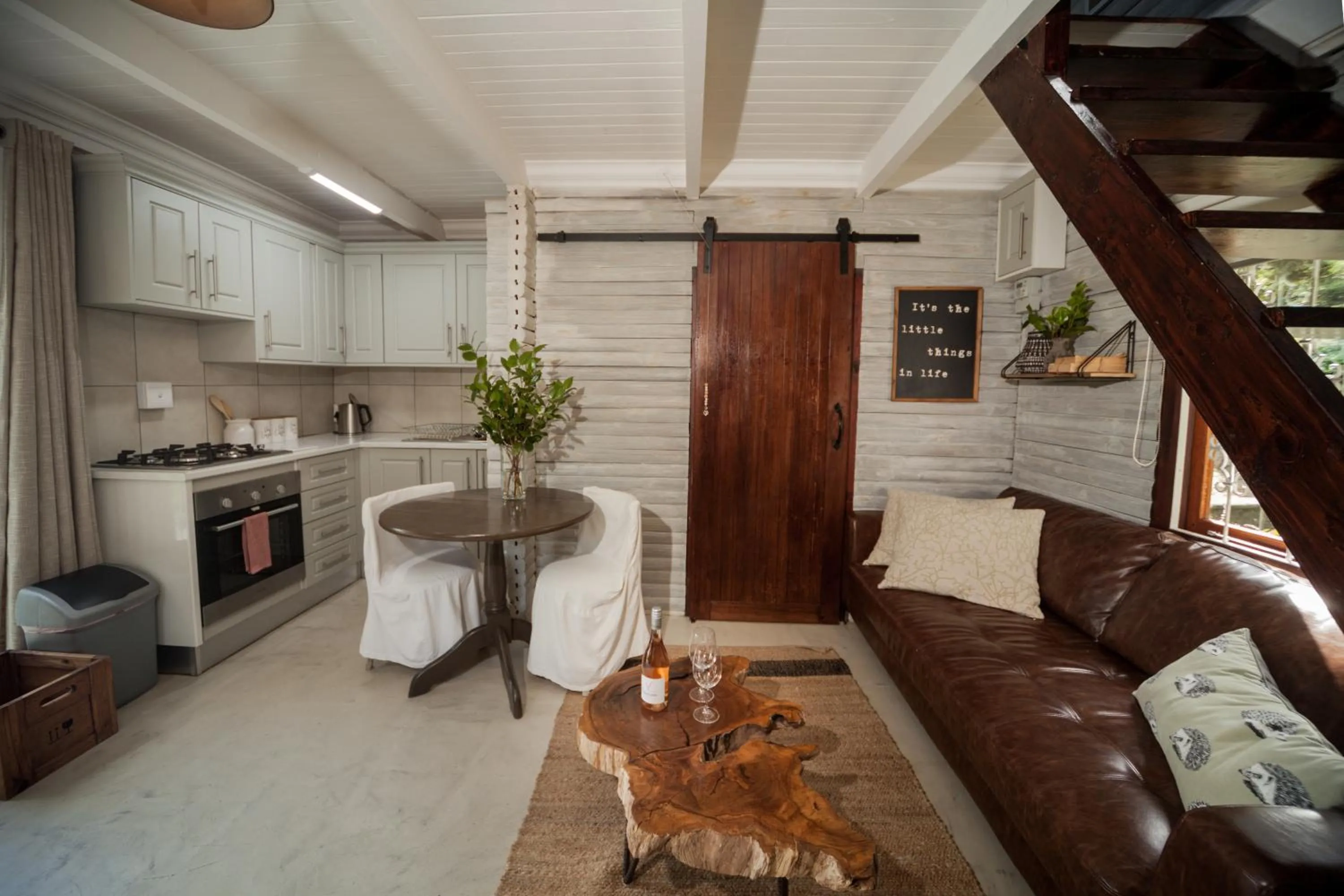 Kitchen or kitchenette in Viewpoint Estate Accommodation