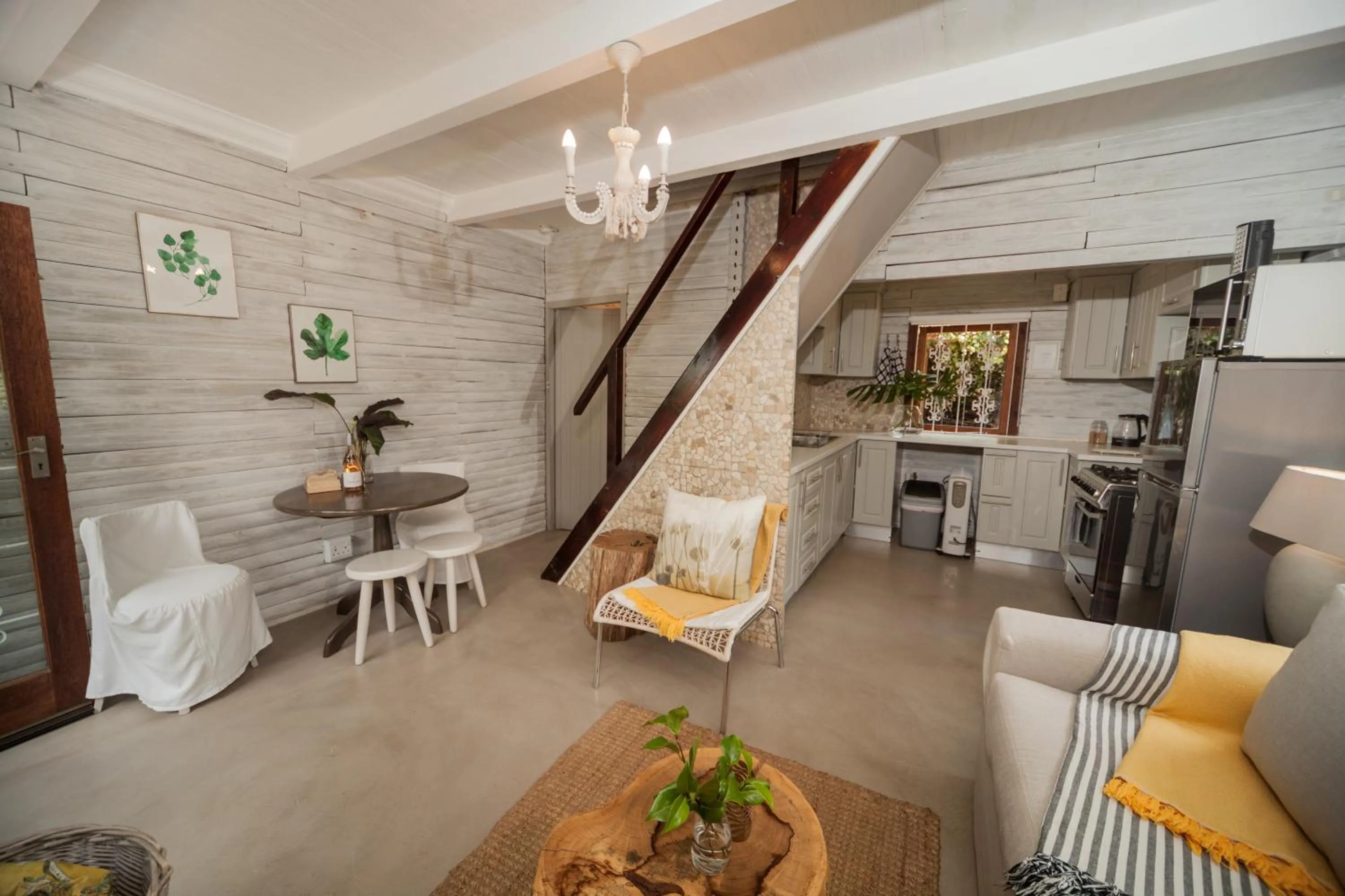 Dining area in Viewpoint Estate Accommodation