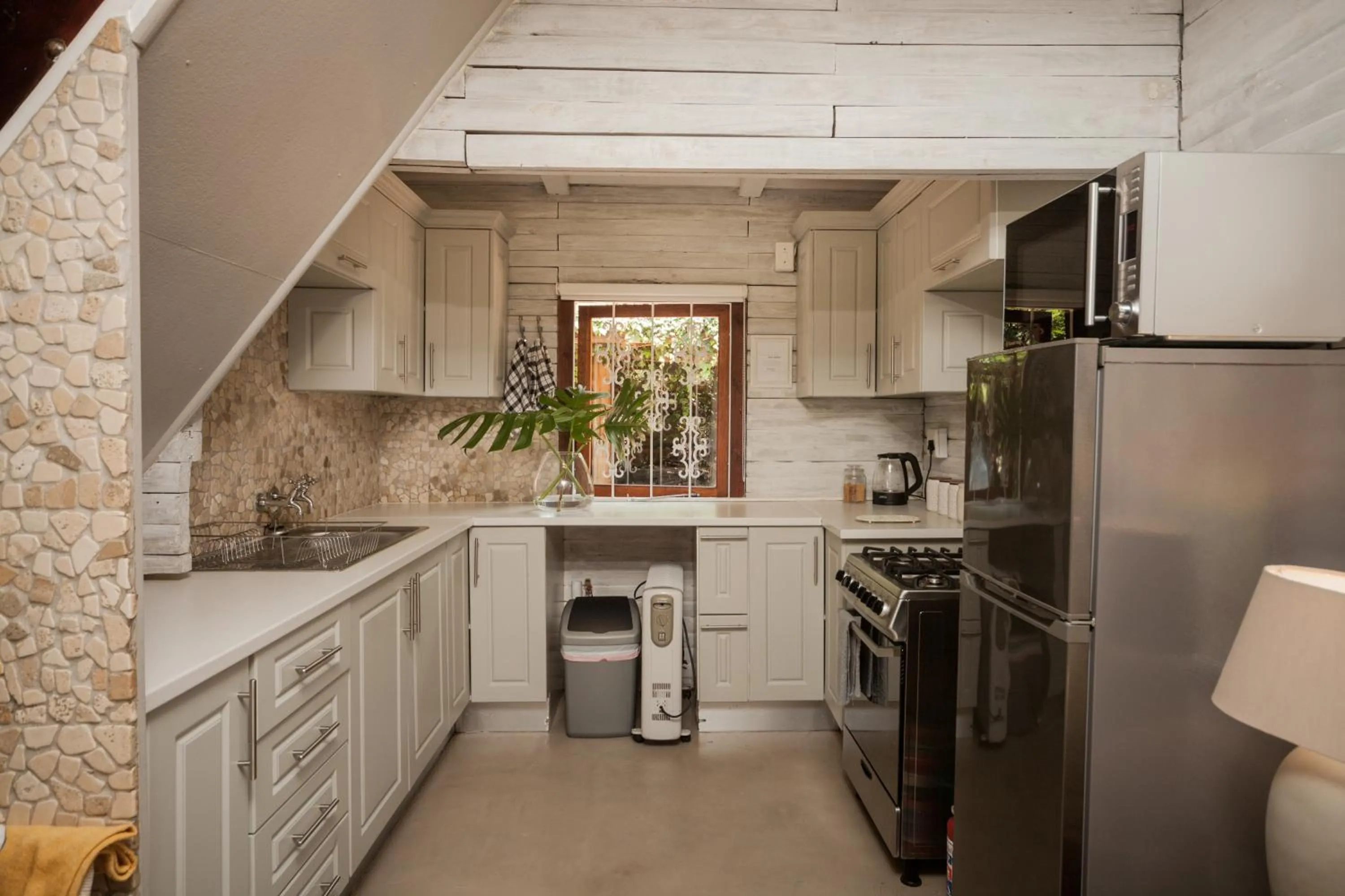 Kitchen or kitchenette in Viewpoint Estate Accommodation