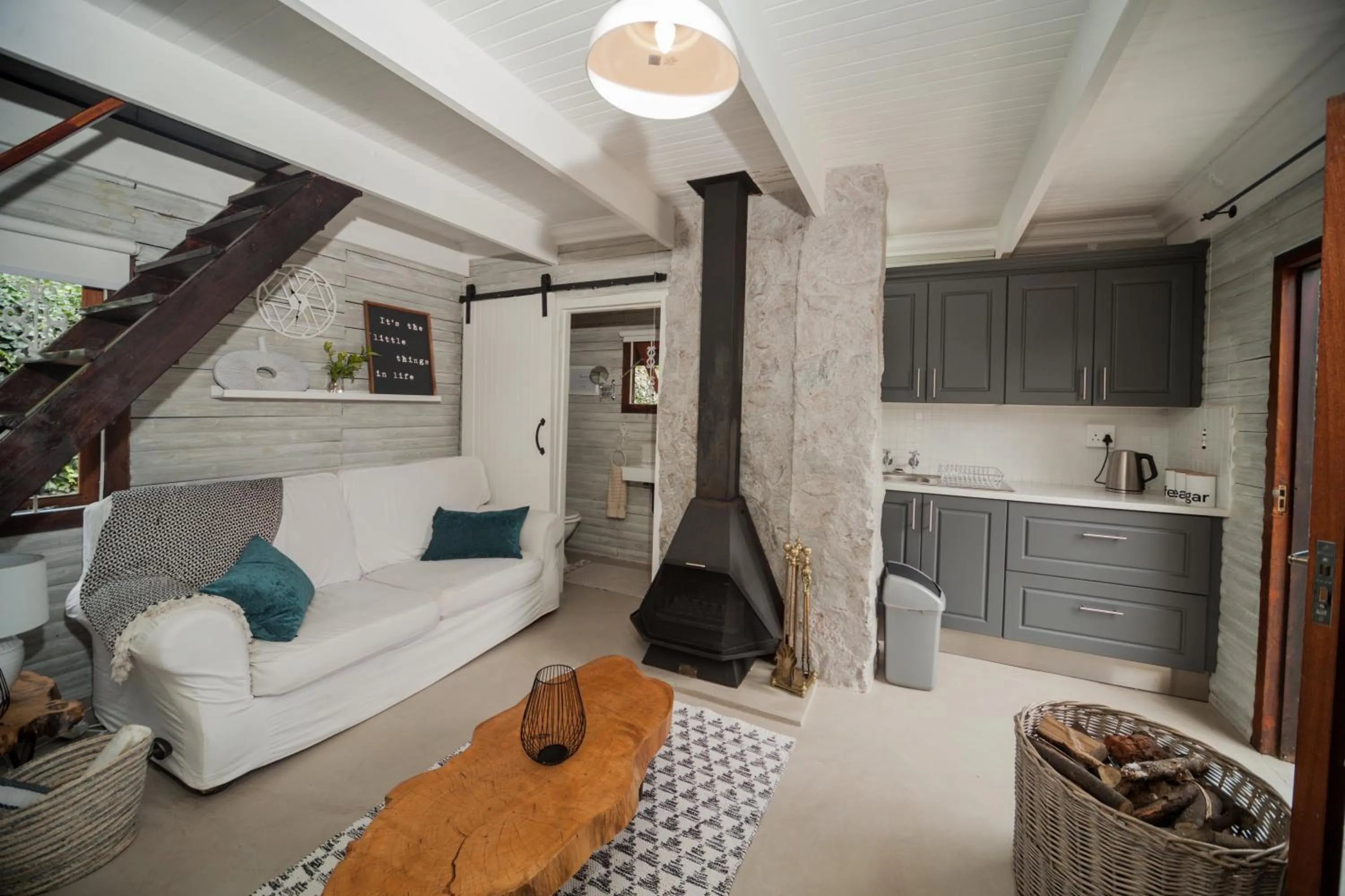 Kitchen or kitchenette in Viewpoint Estate Accommodation