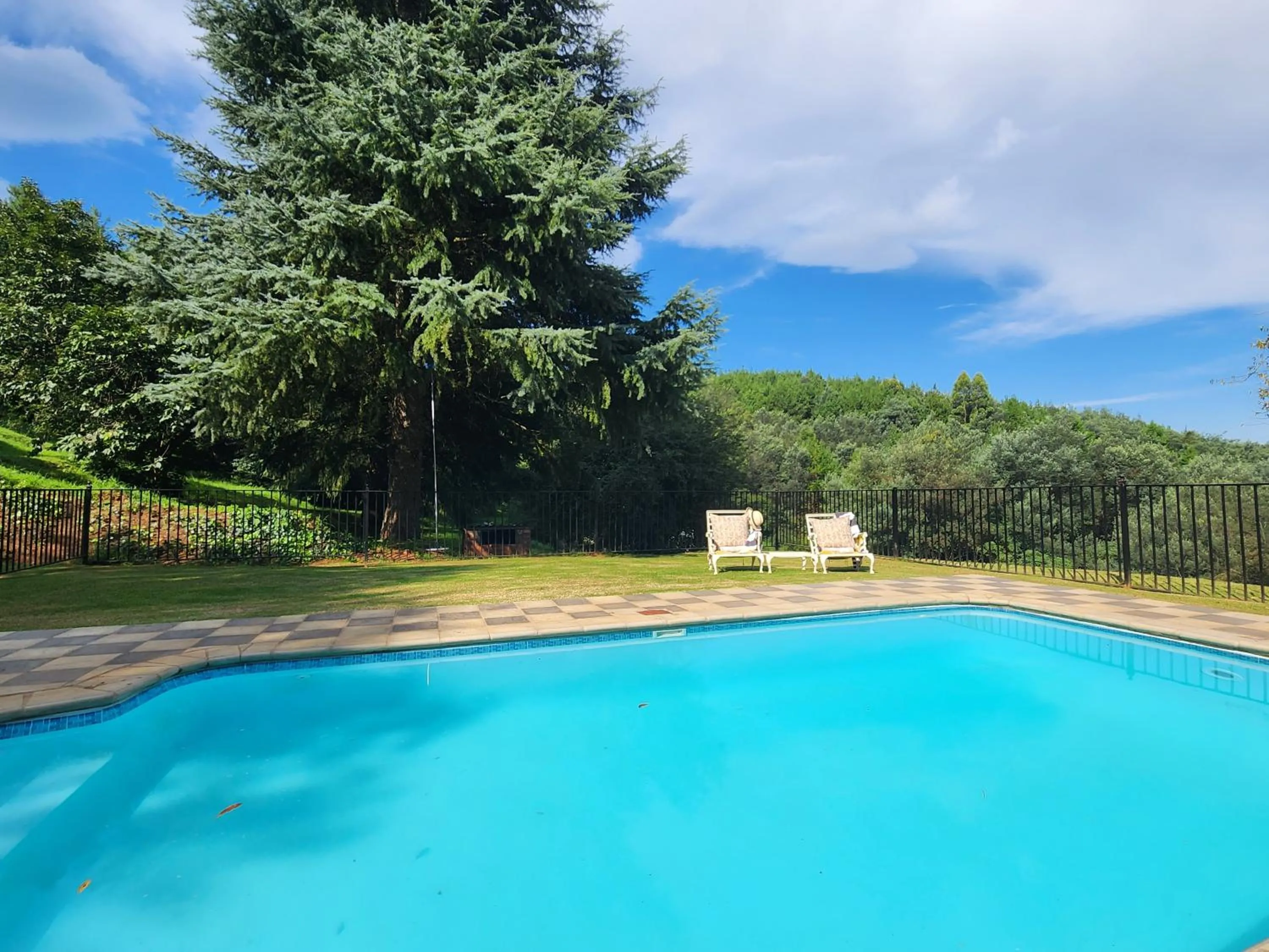 Swimming pool in Viewpoint Estate Accommodation