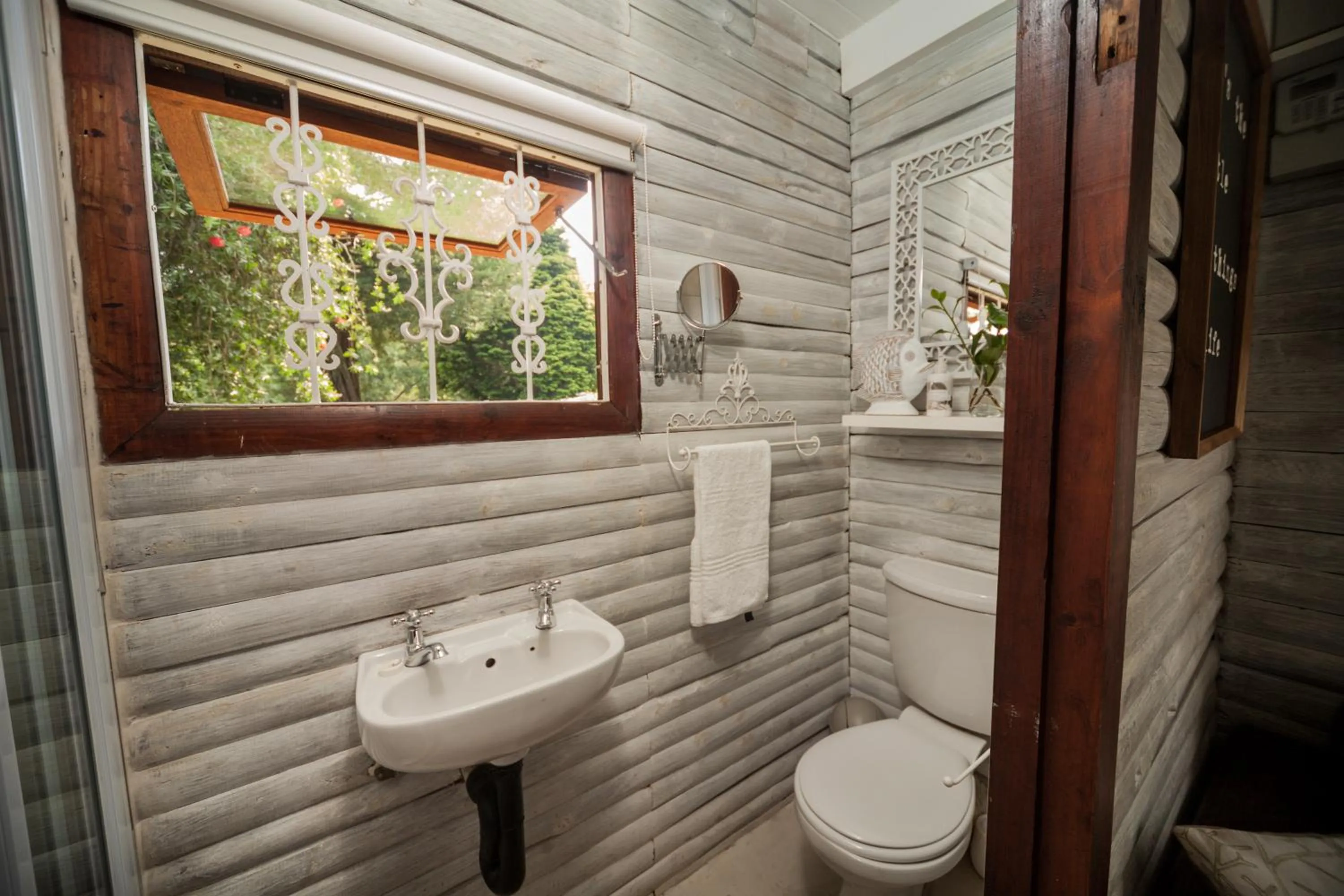 Toilet in Viewpoint Estate Accommodation