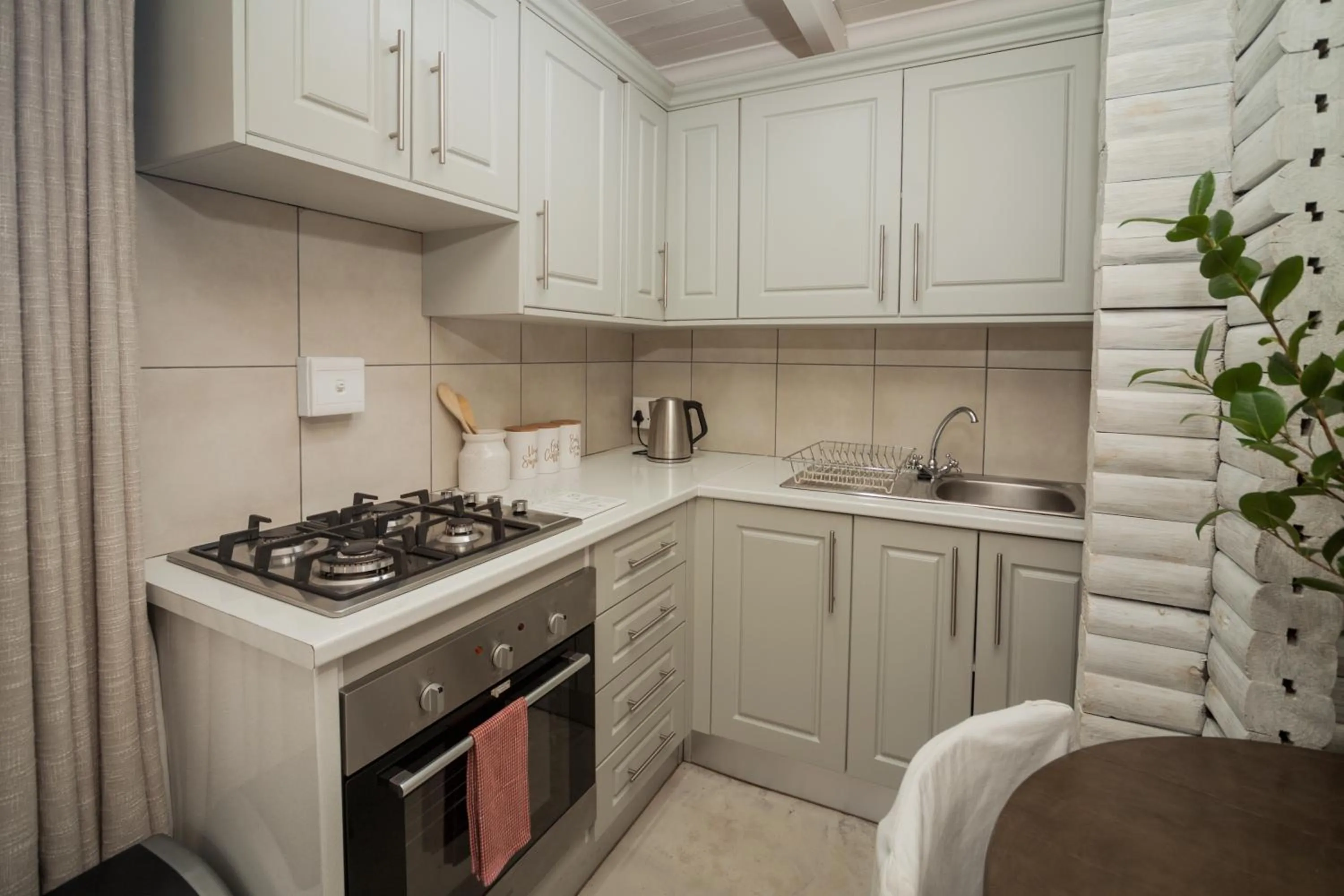 Kitchen or kitchenette in Viewpoint Estate Accommodation
