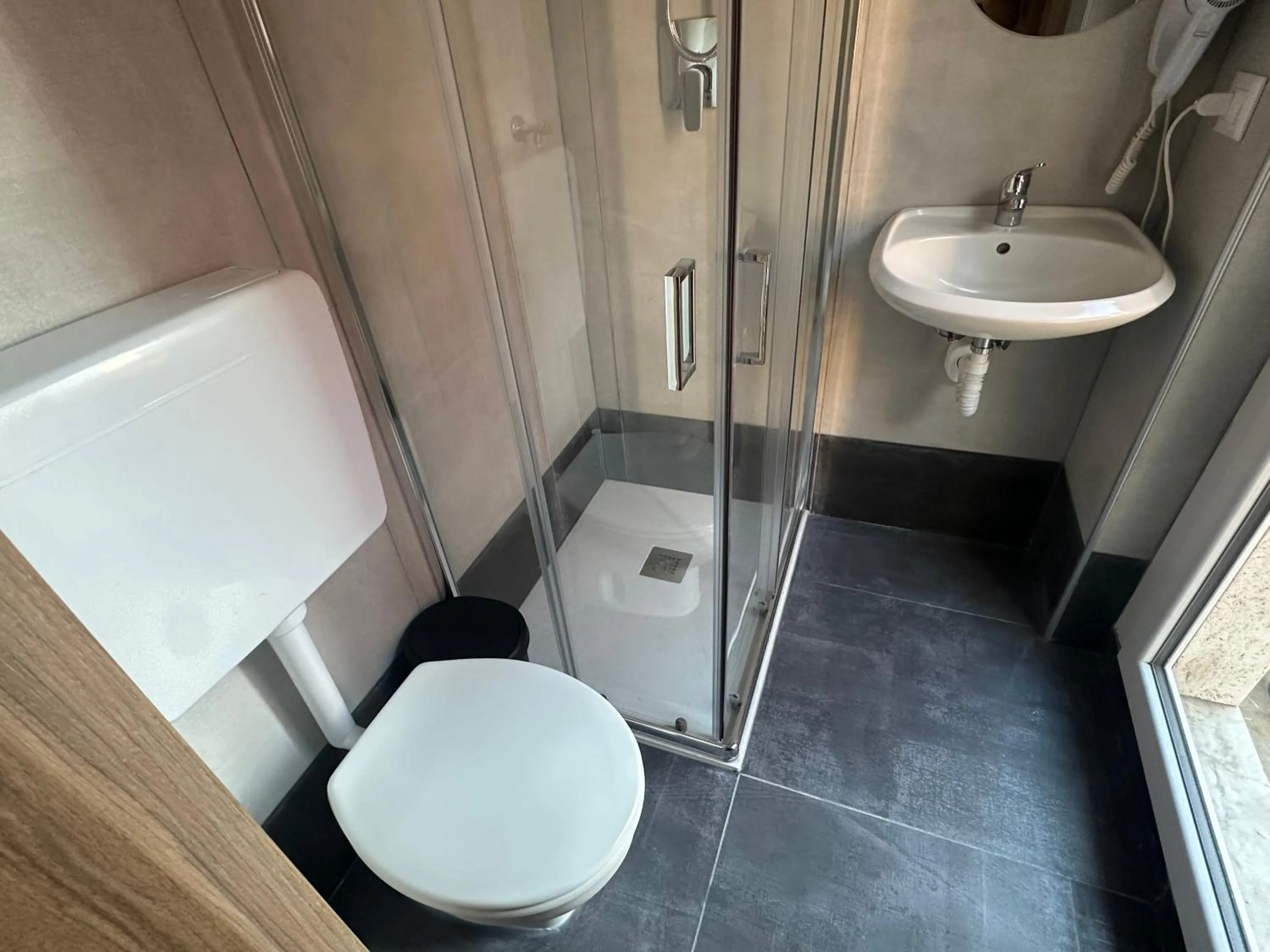 Shower in Hotel Brivio