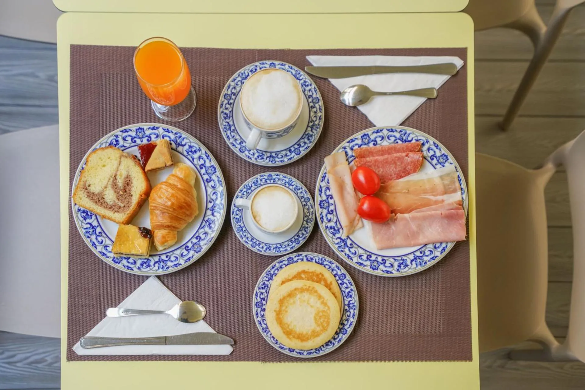 Food and drinks in Hotel St. Moritz