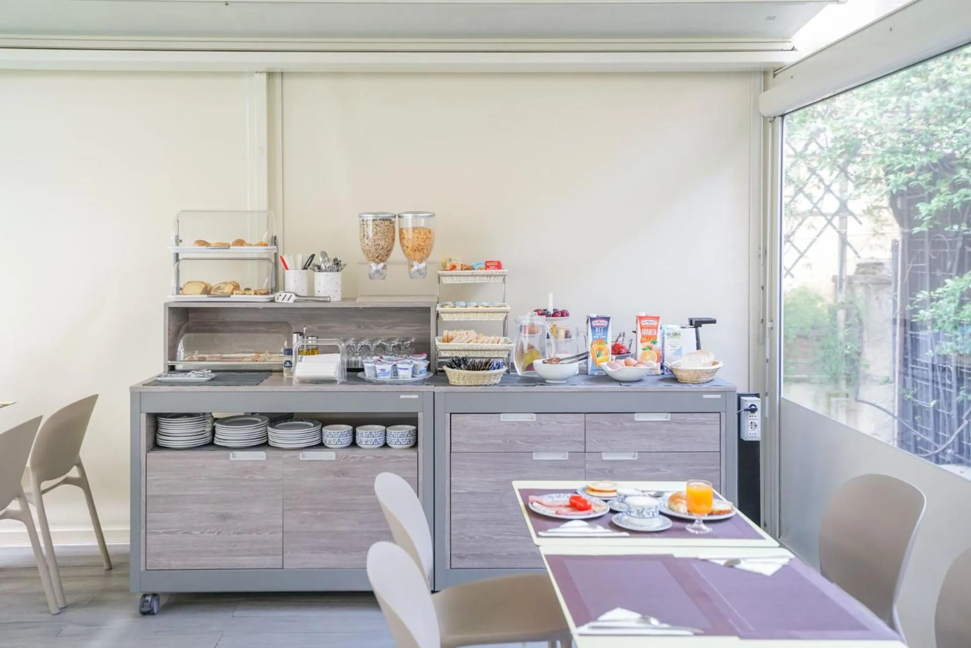 Food and drinks in Hotel St. Moritz