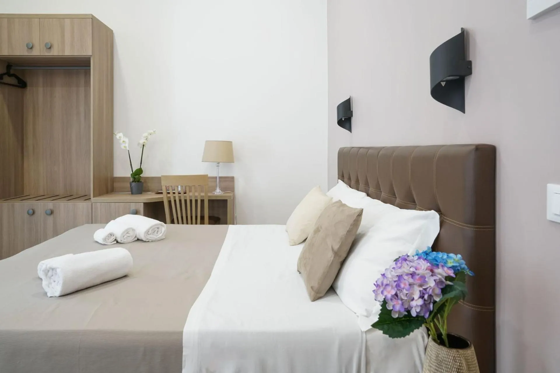 Photo of the whole room, Bed in Hotel St. Moritz