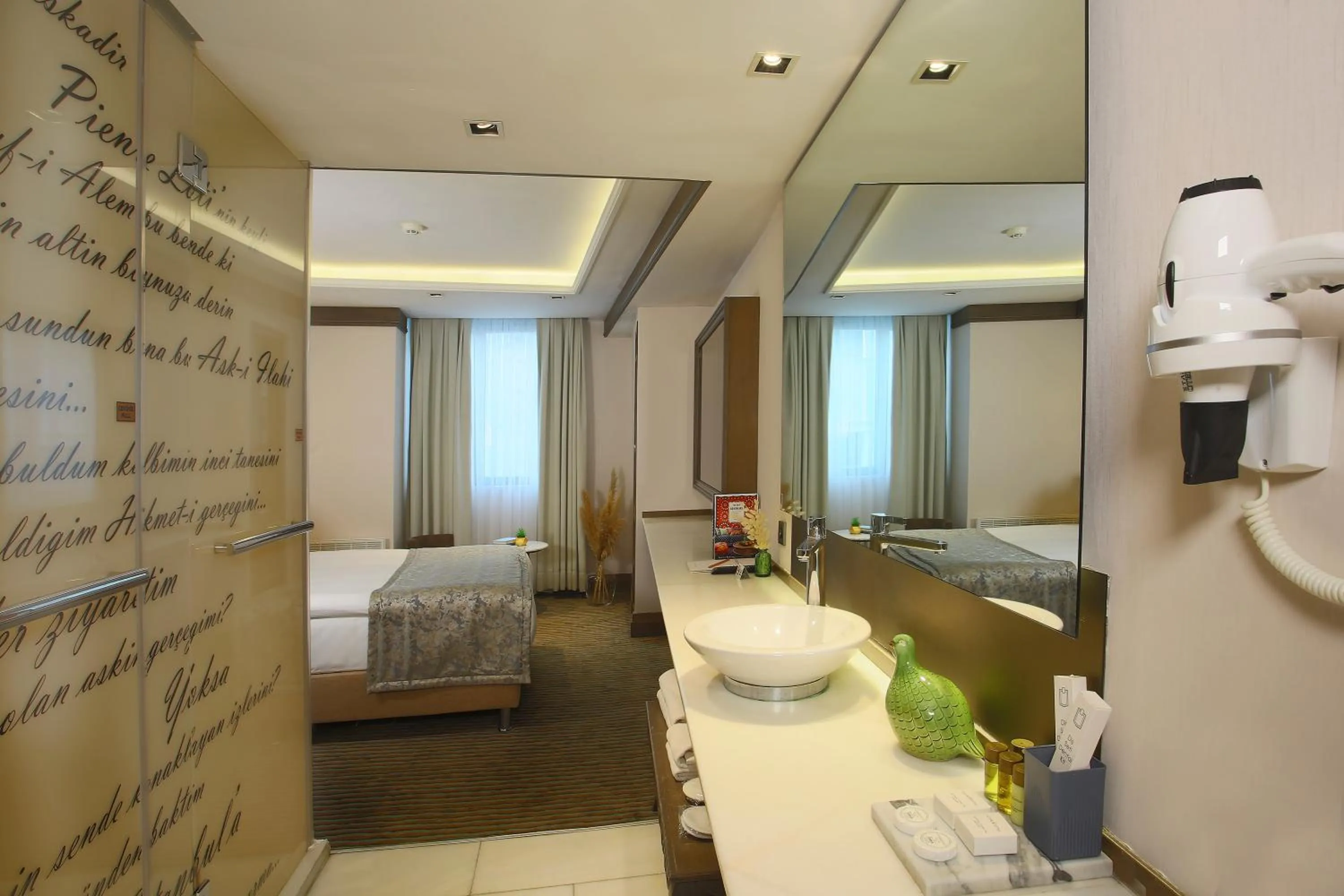 Toilet, Bed in Pierre Loti Hotel Old City- Special Category