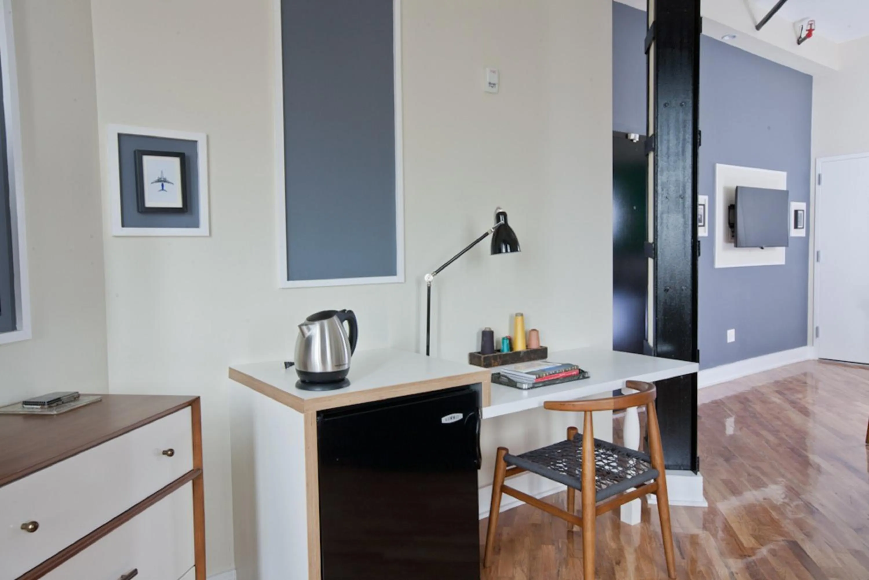 Coffee/tea facilities in Henry Norman Hotel