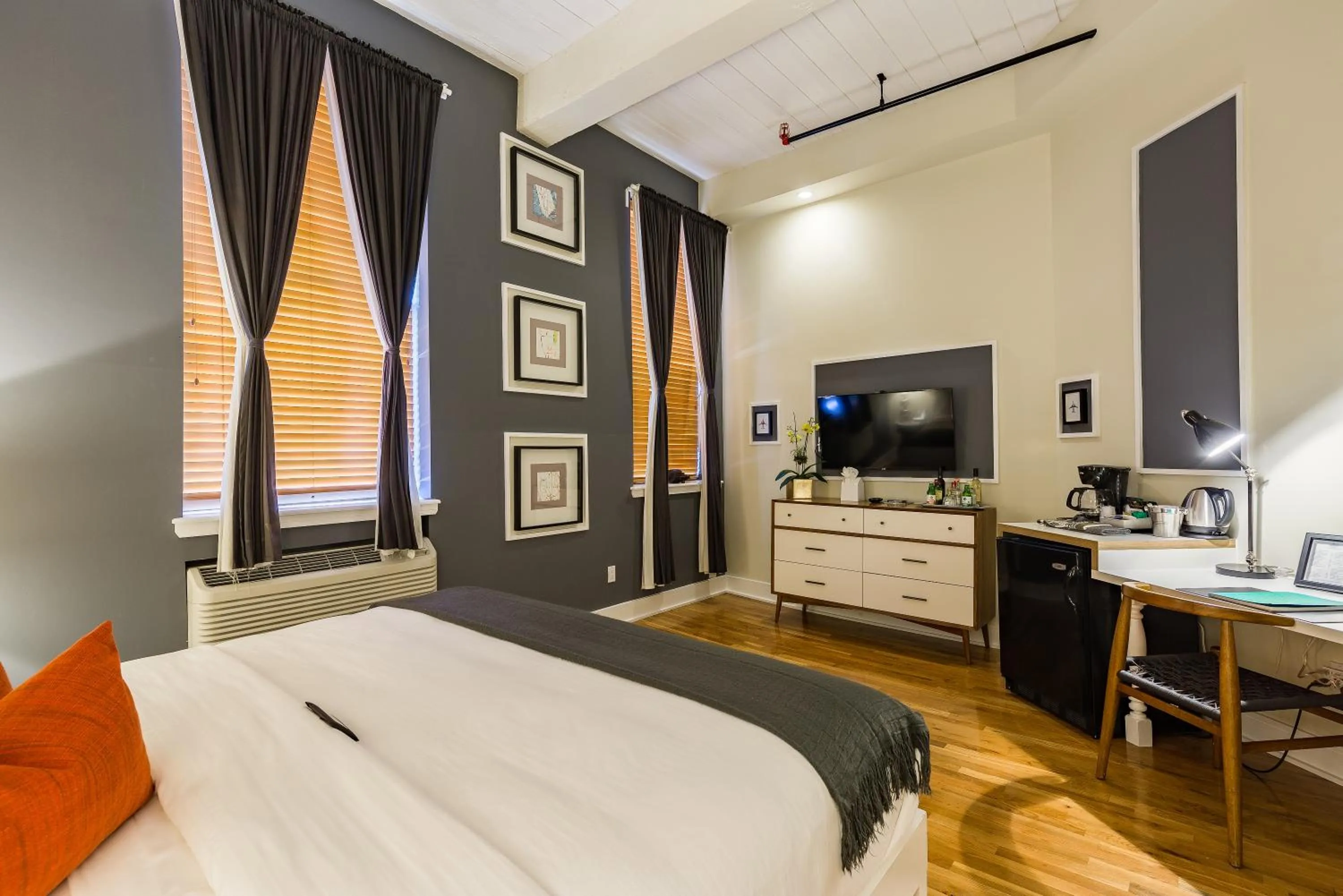 Bed in Henry Norman Hotel