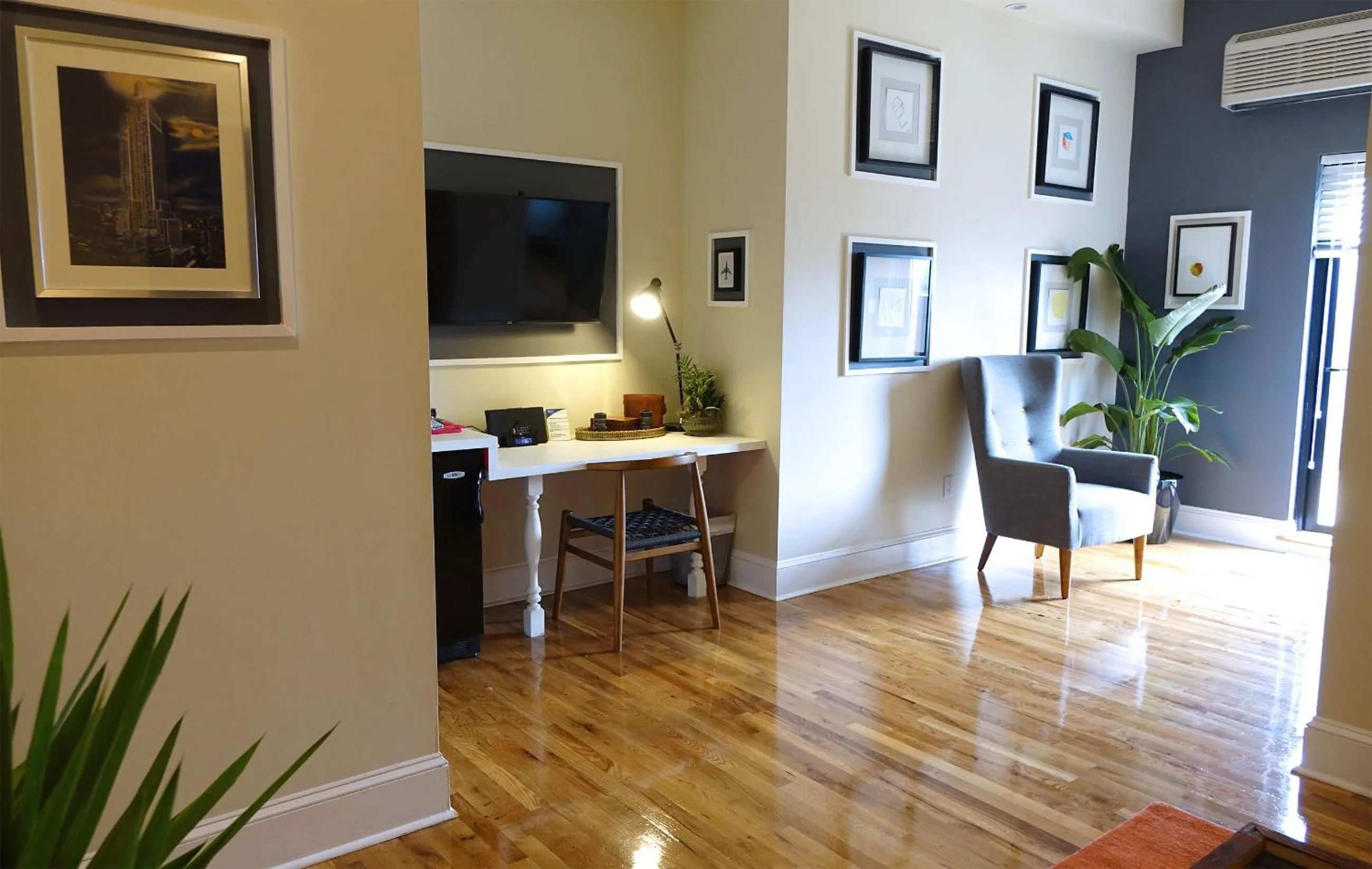 Decorative detail in Henry Norman Hotel