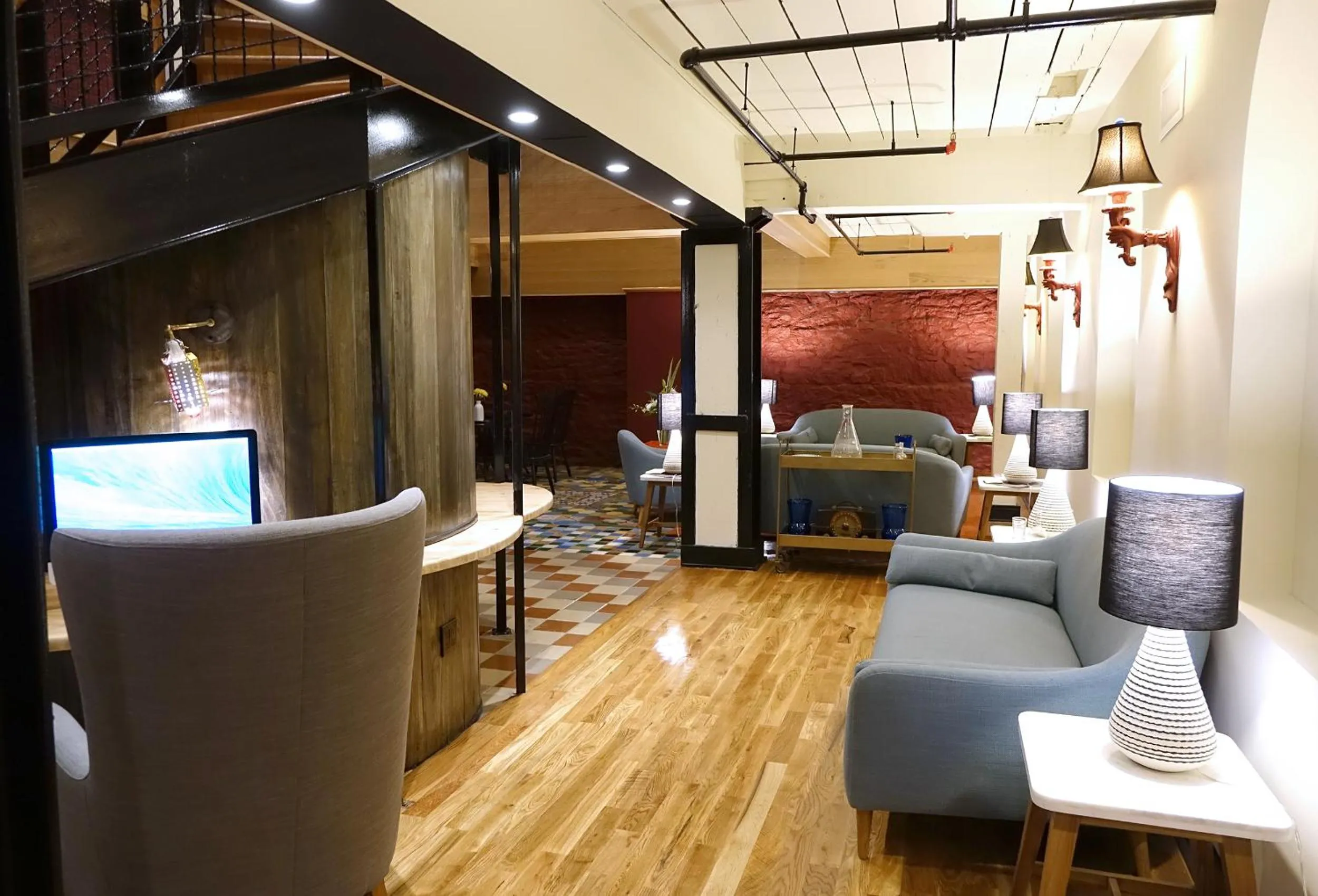 Communal lounge/ TV room in Henry Norman Hotel